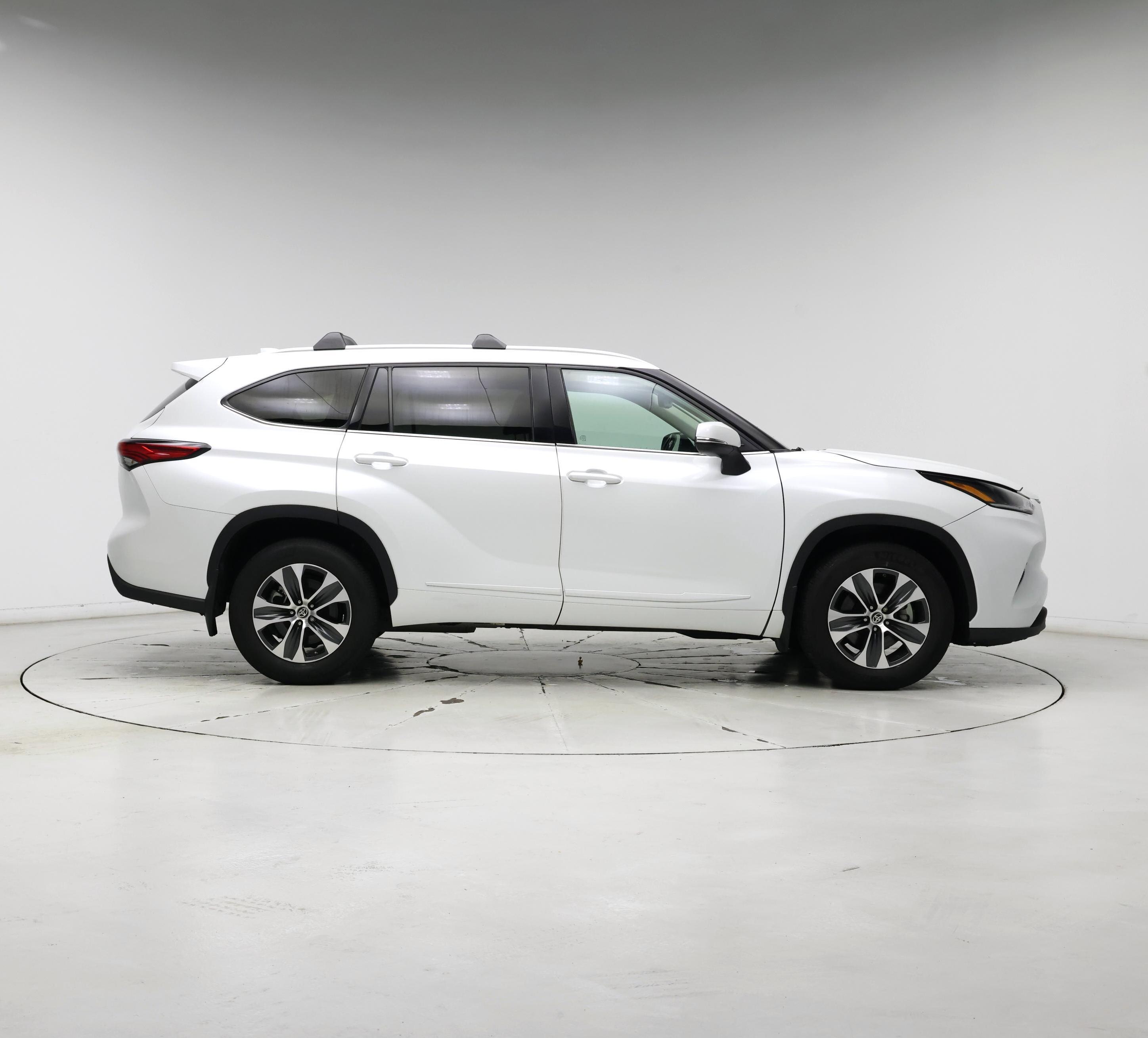 Thumbnail: 2022 Toyota Highlander - 7