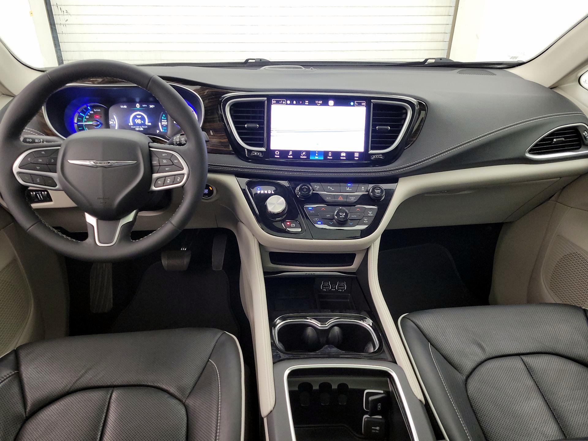 Thumbnail: 2023 Chrysler Pacifica - 9