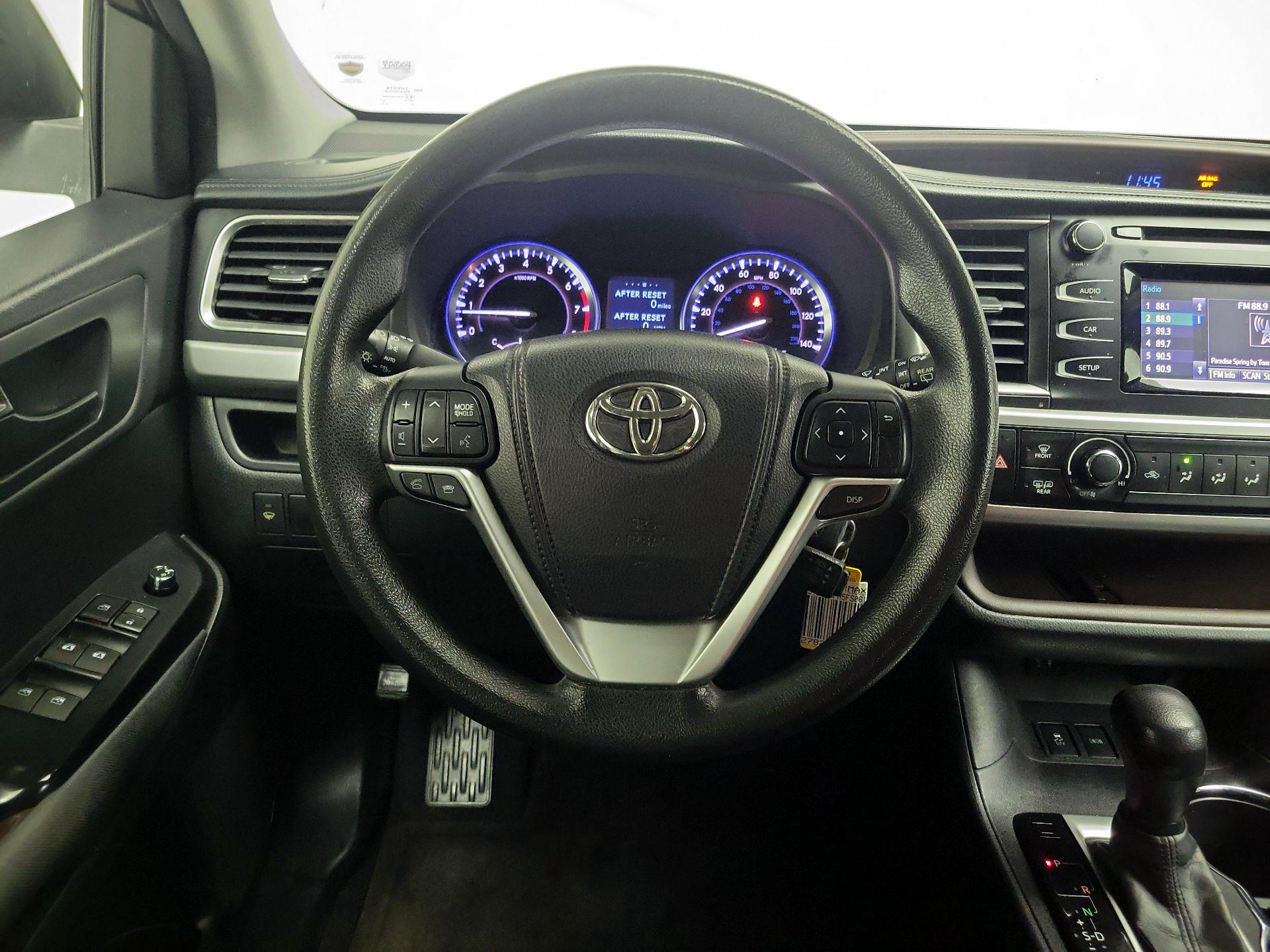 Thumbnail: 2015 Toyota Highlander - 10