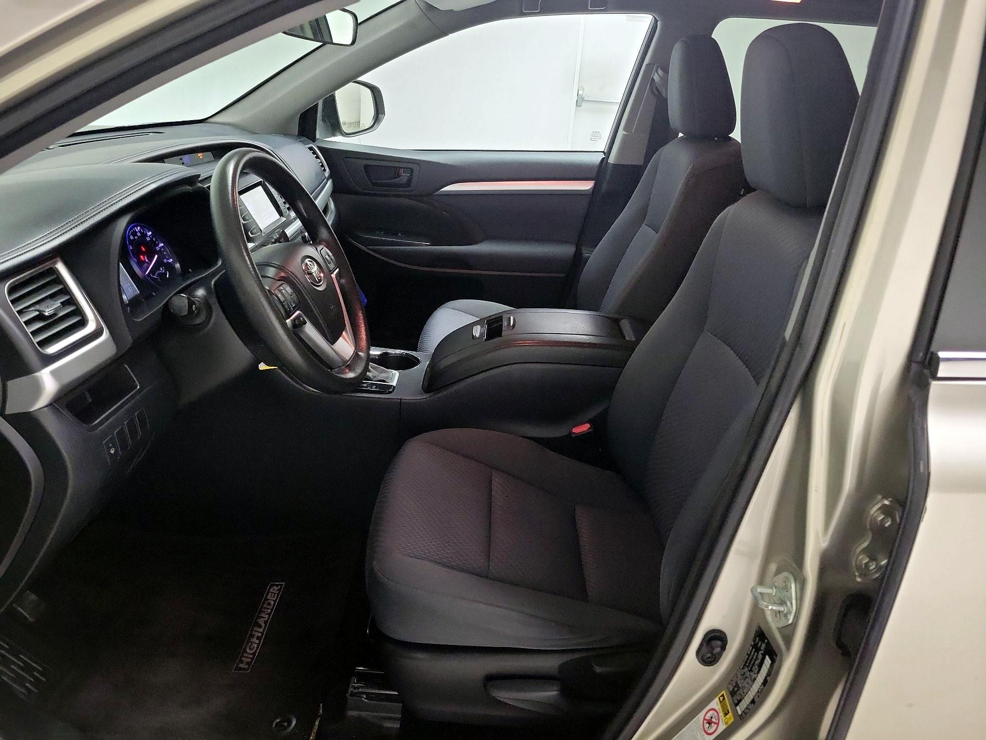 Thumbnail: 2015 Toyota Highlander - 11
