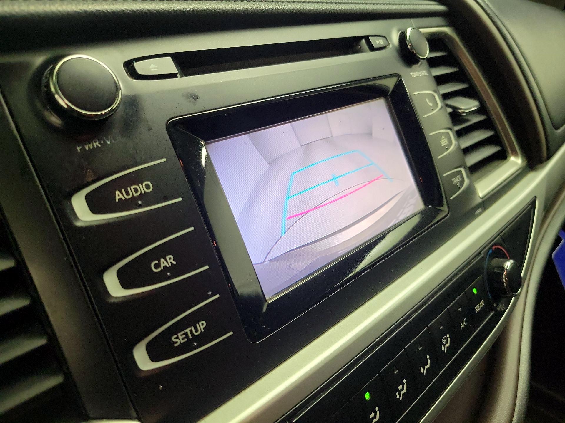 Thumbnail: 2015 Toyota Highlander - 14