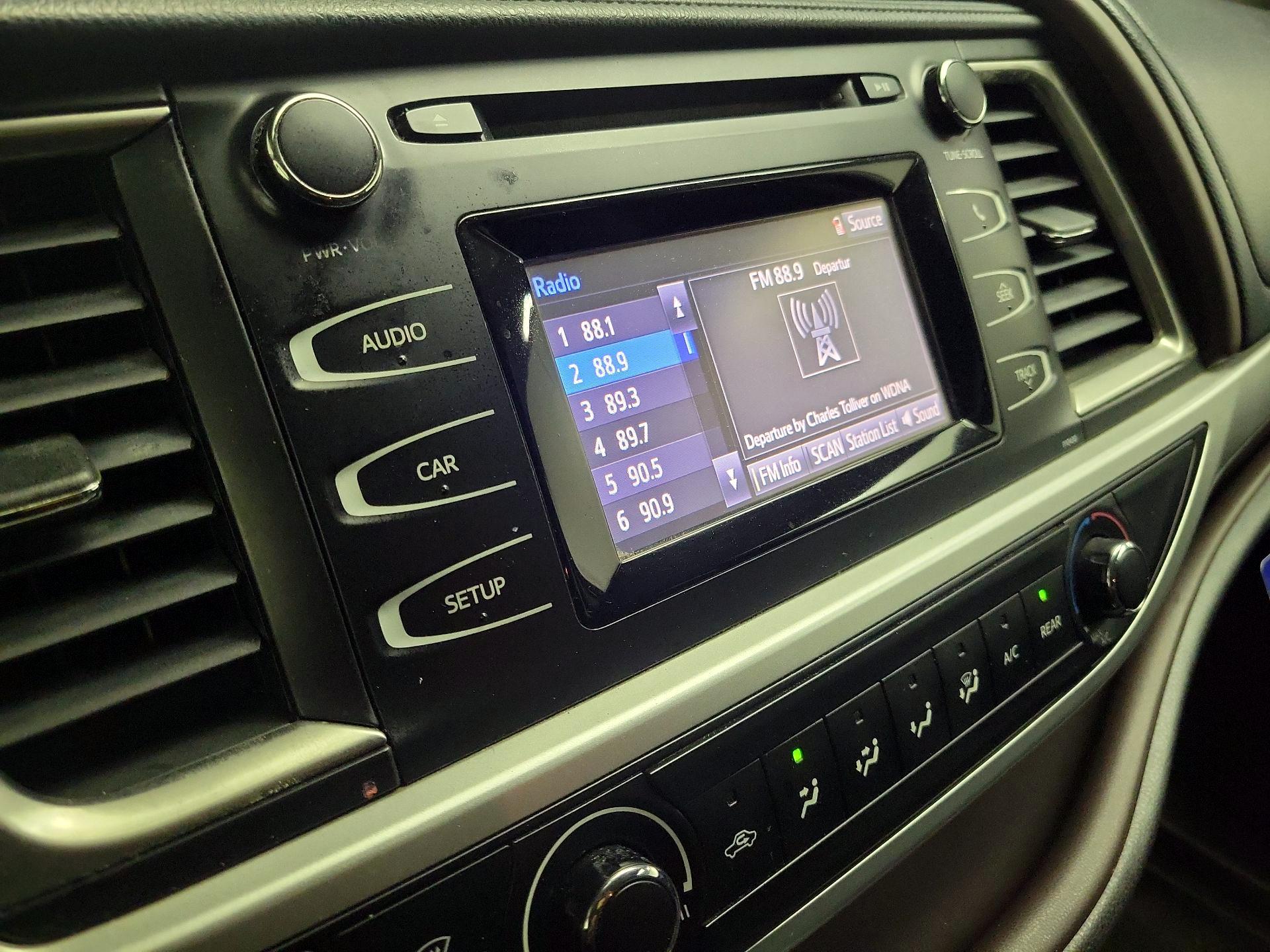 Thumbnail: 2015 Toyota Highlander - 15