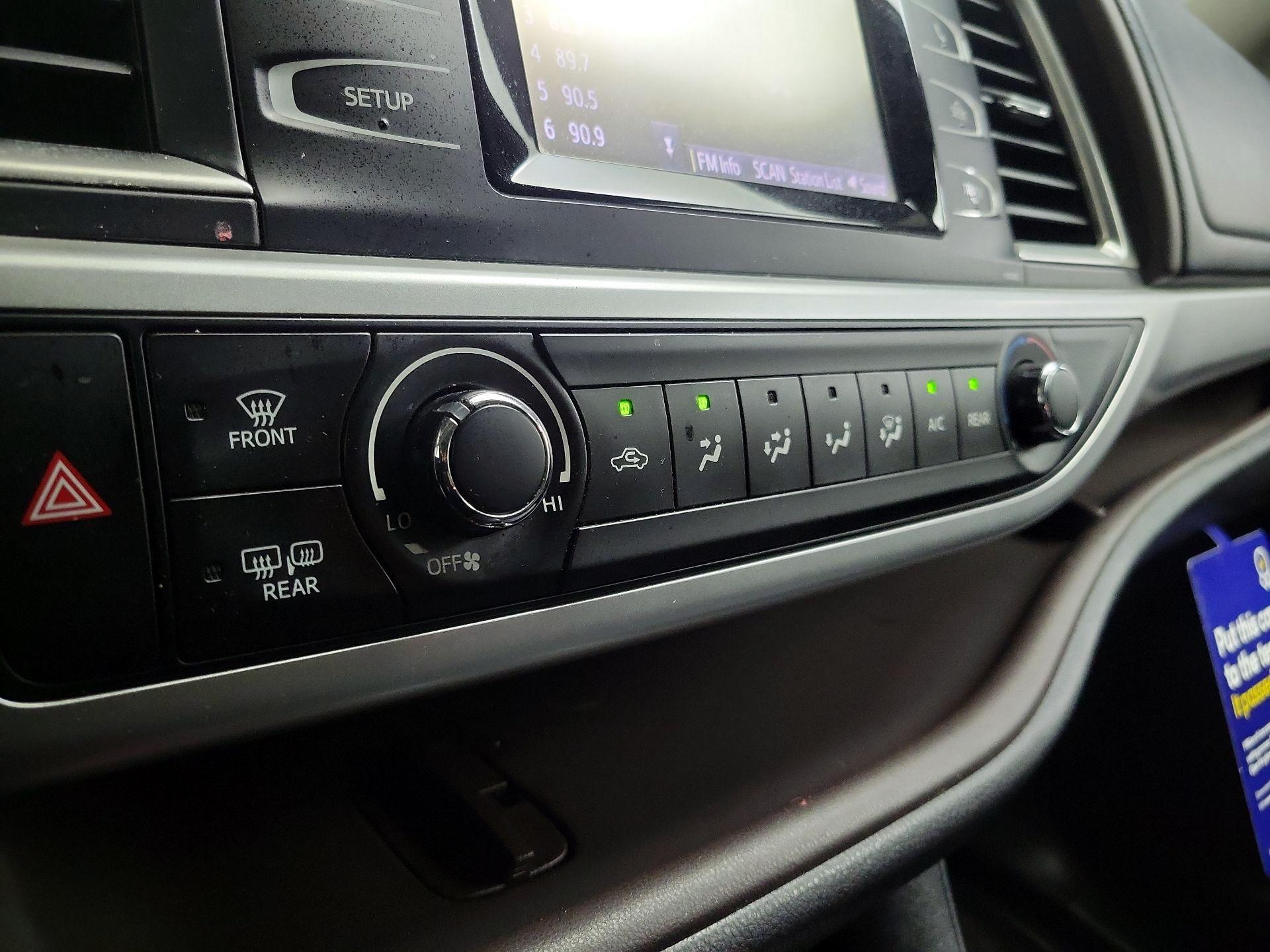 Thumbnail: 2015 Toyota Highlander - 16