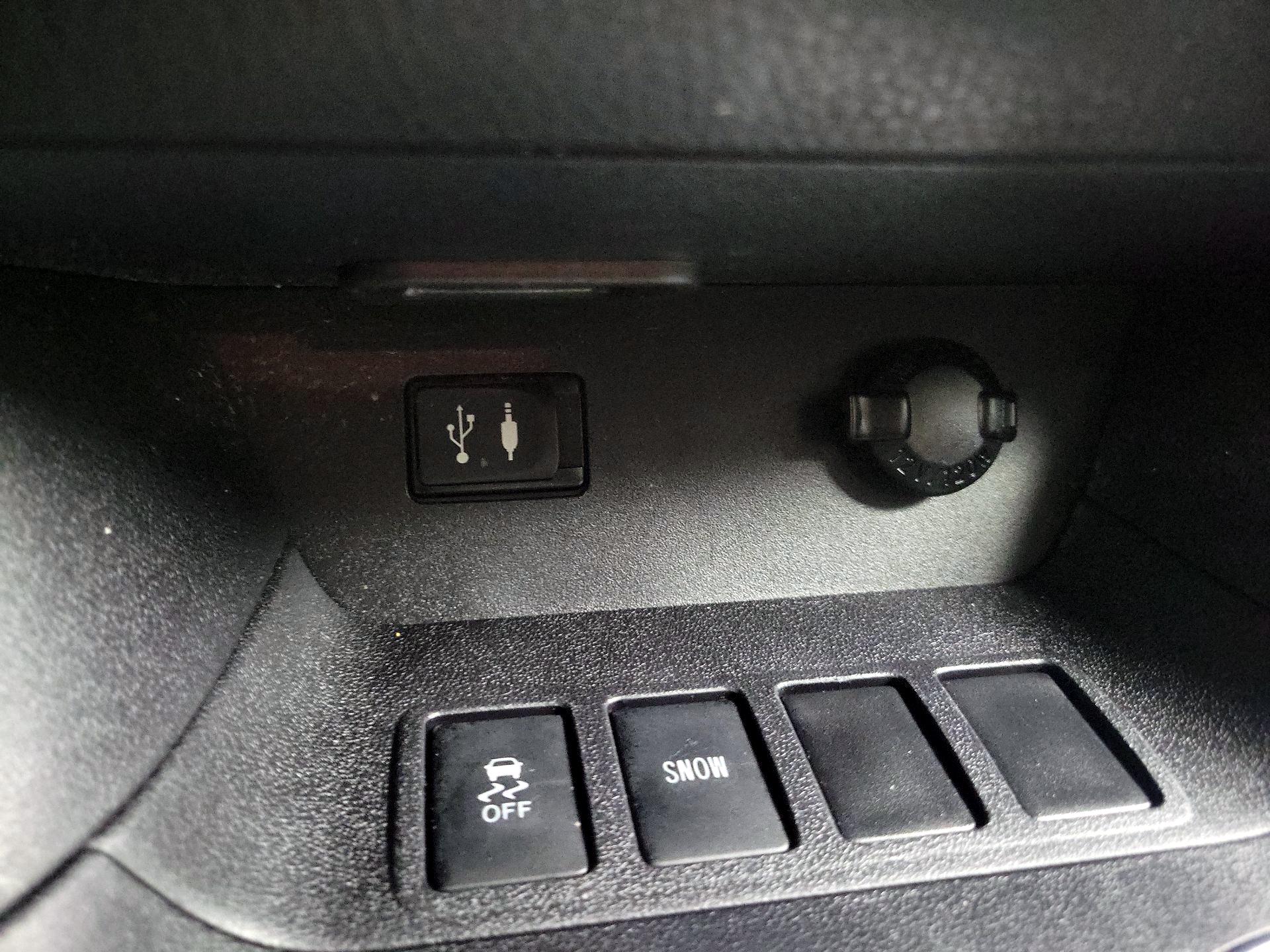 Thumbnail: 2015 Toyota Highlander - 18