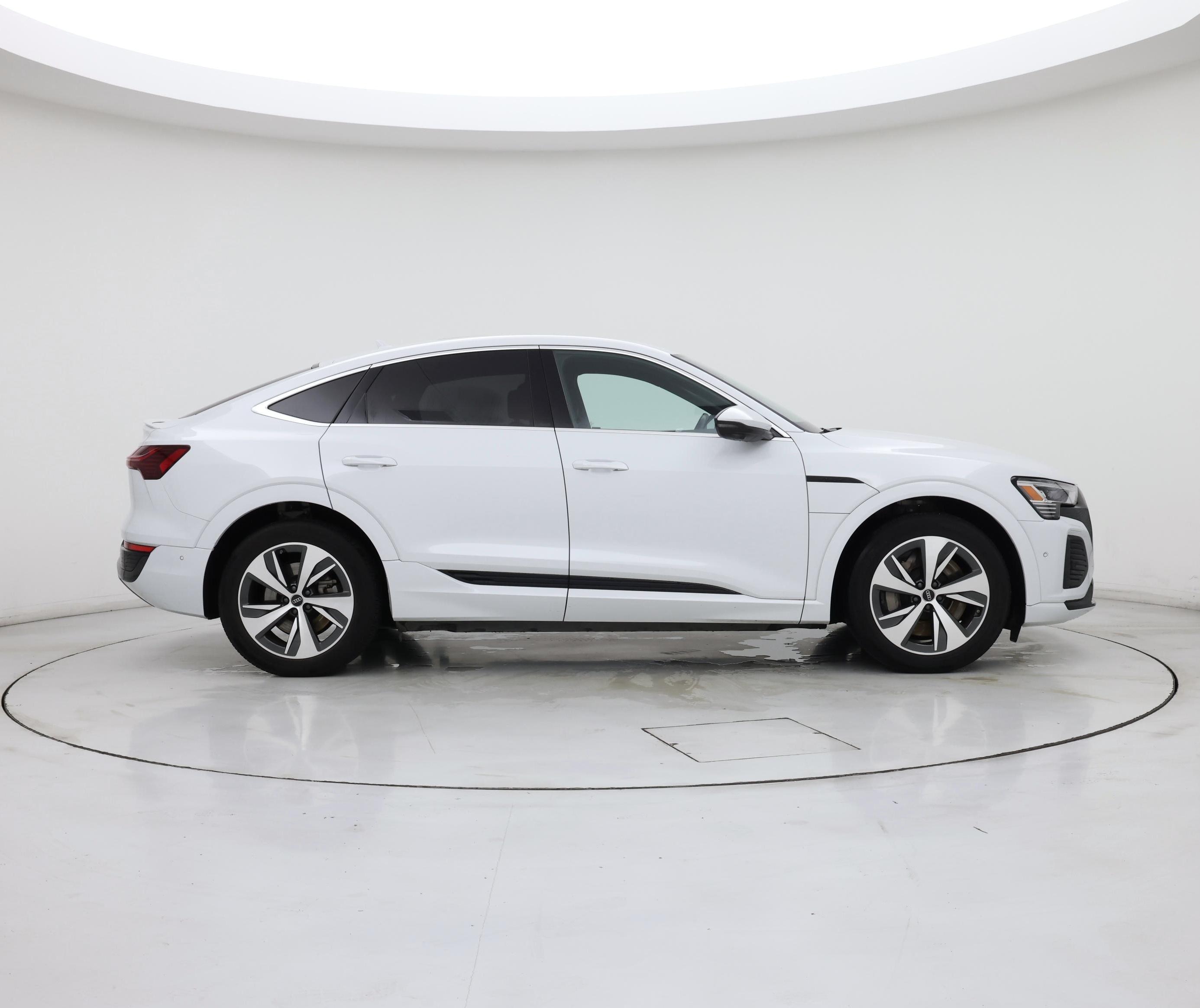 Thumbnail: 2024 Audi Q8 e-tron - 7
