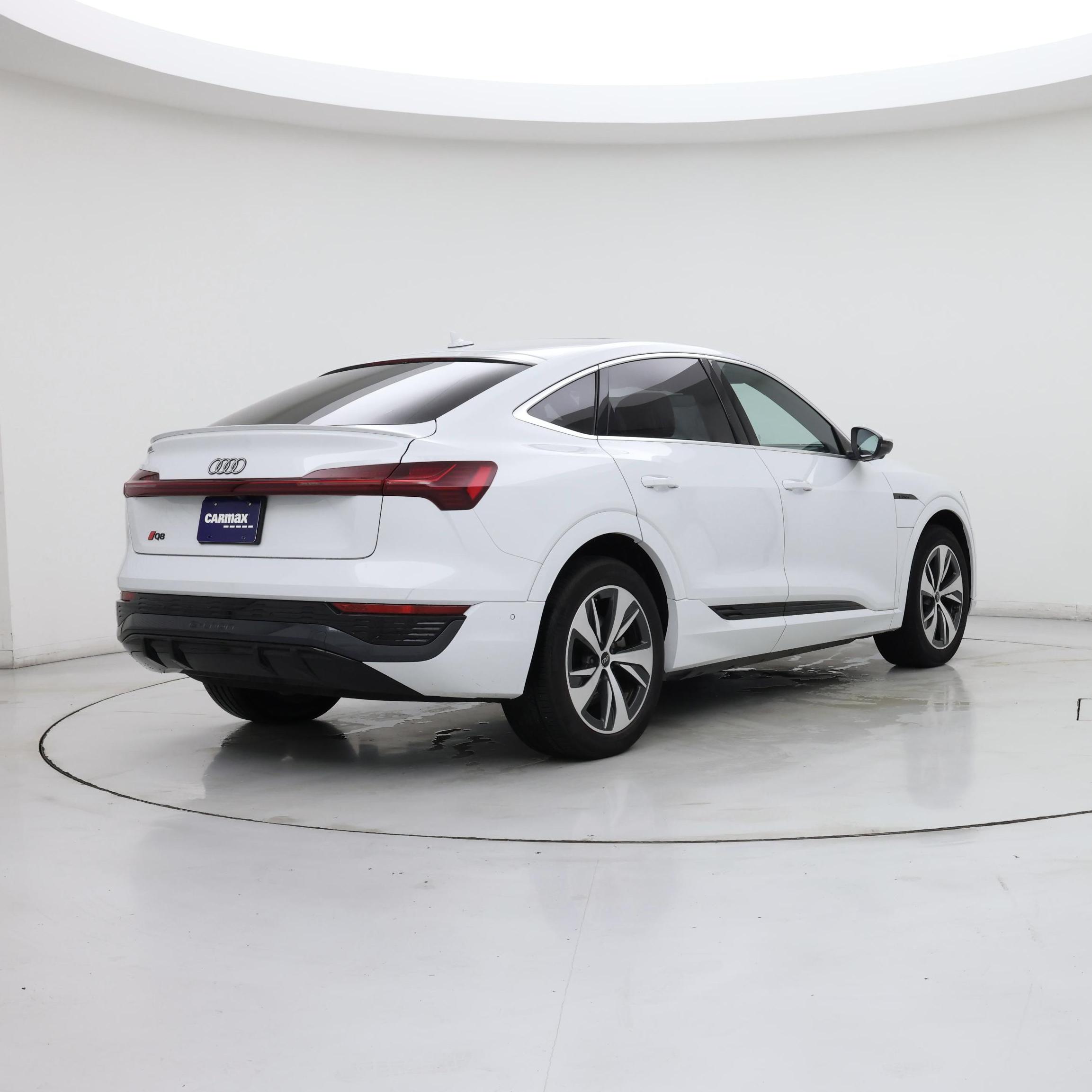 Thumbnail: 2024 Audi Q8 e-tron - 8