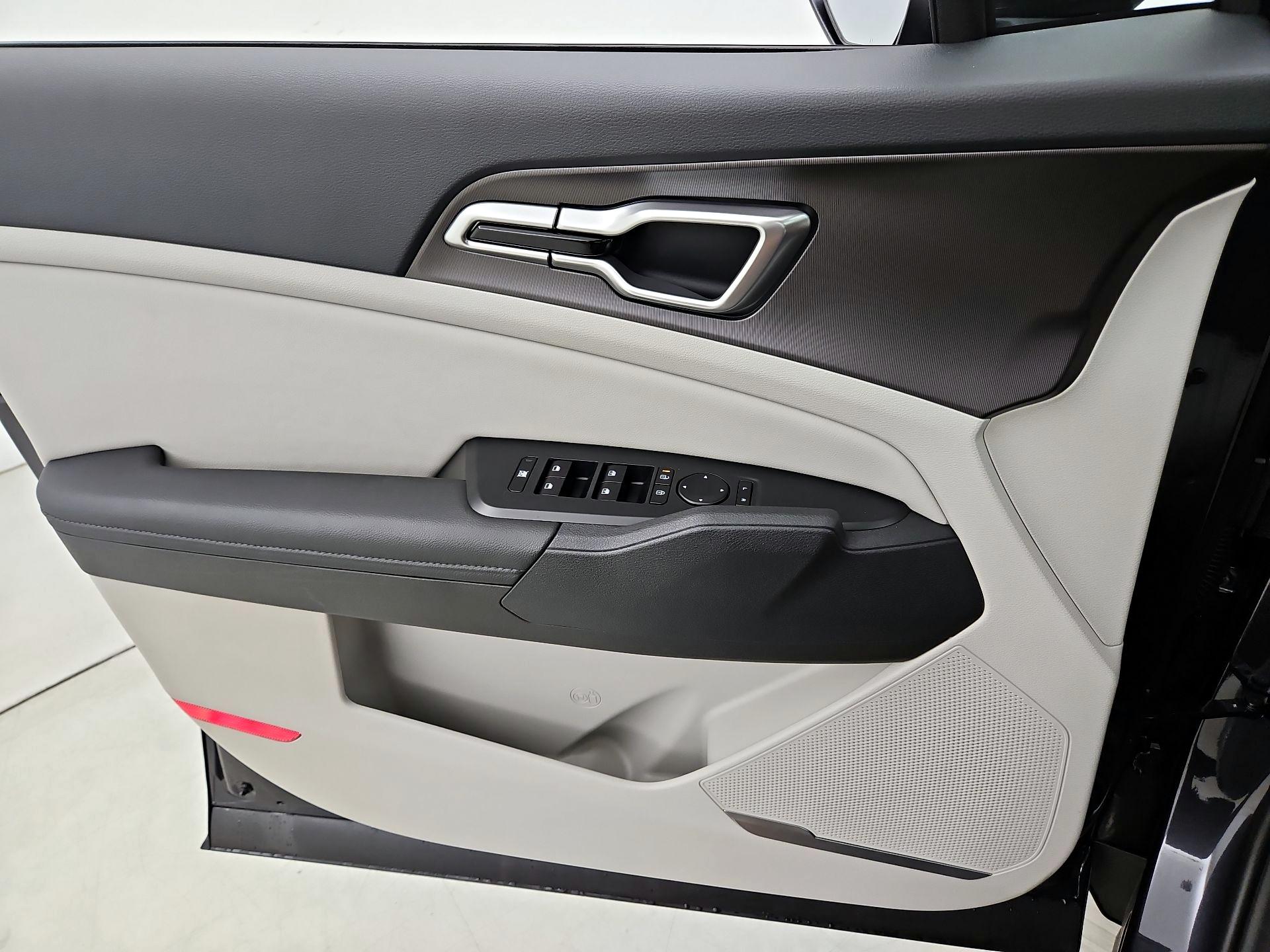 Thumbnail: 2026 Kia Sportage - 12