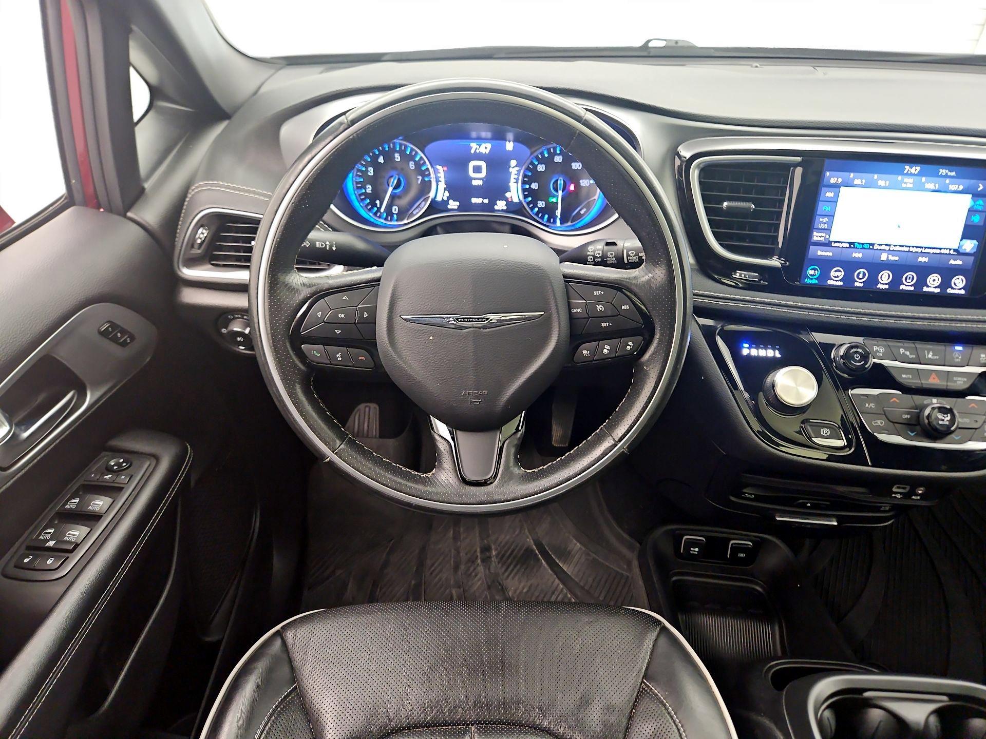 Thumbnail: 2020 Chrysler Pacifica - 10