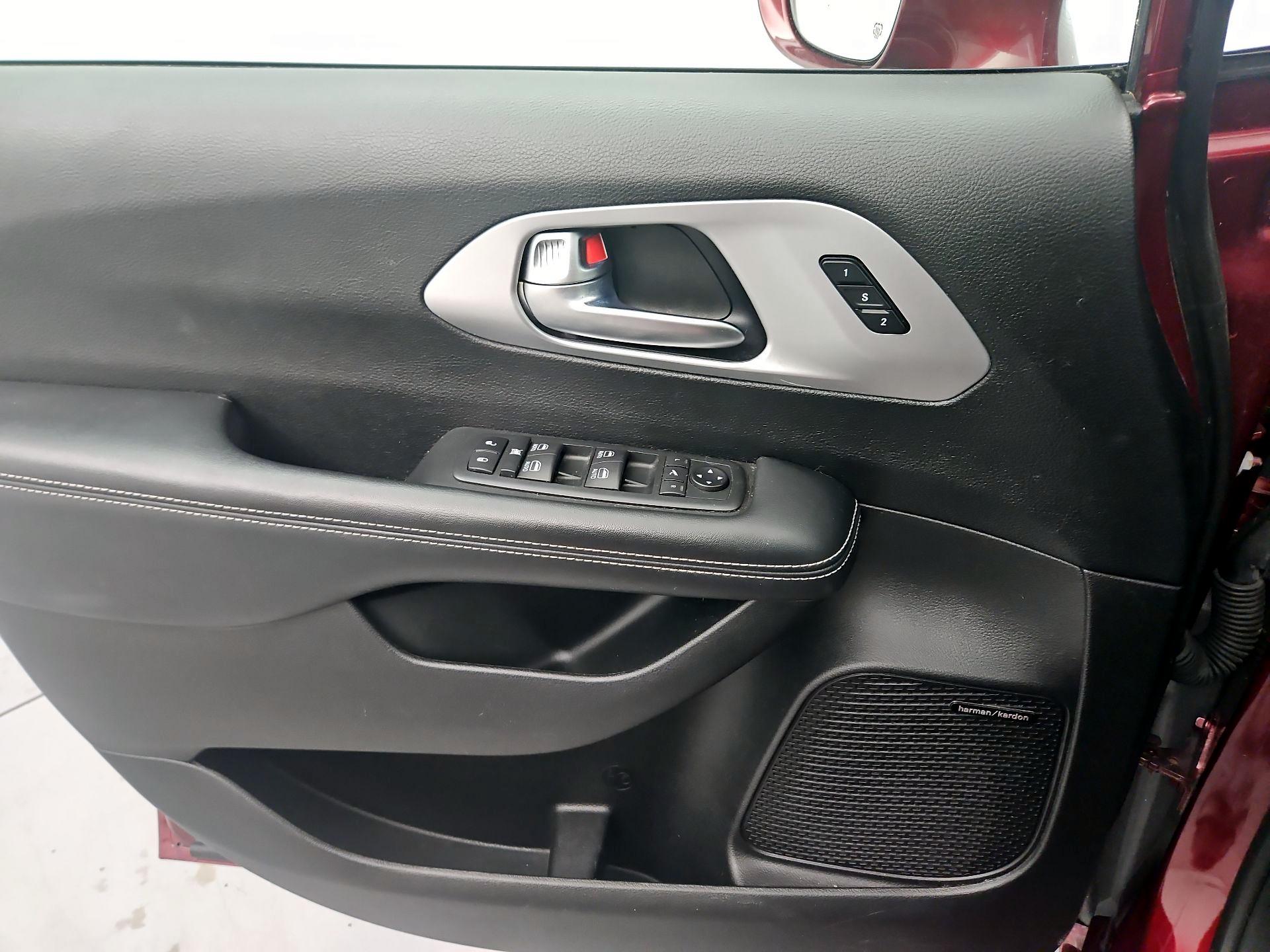 Thumbnail: 2020 Chrysler Pacifica - 12