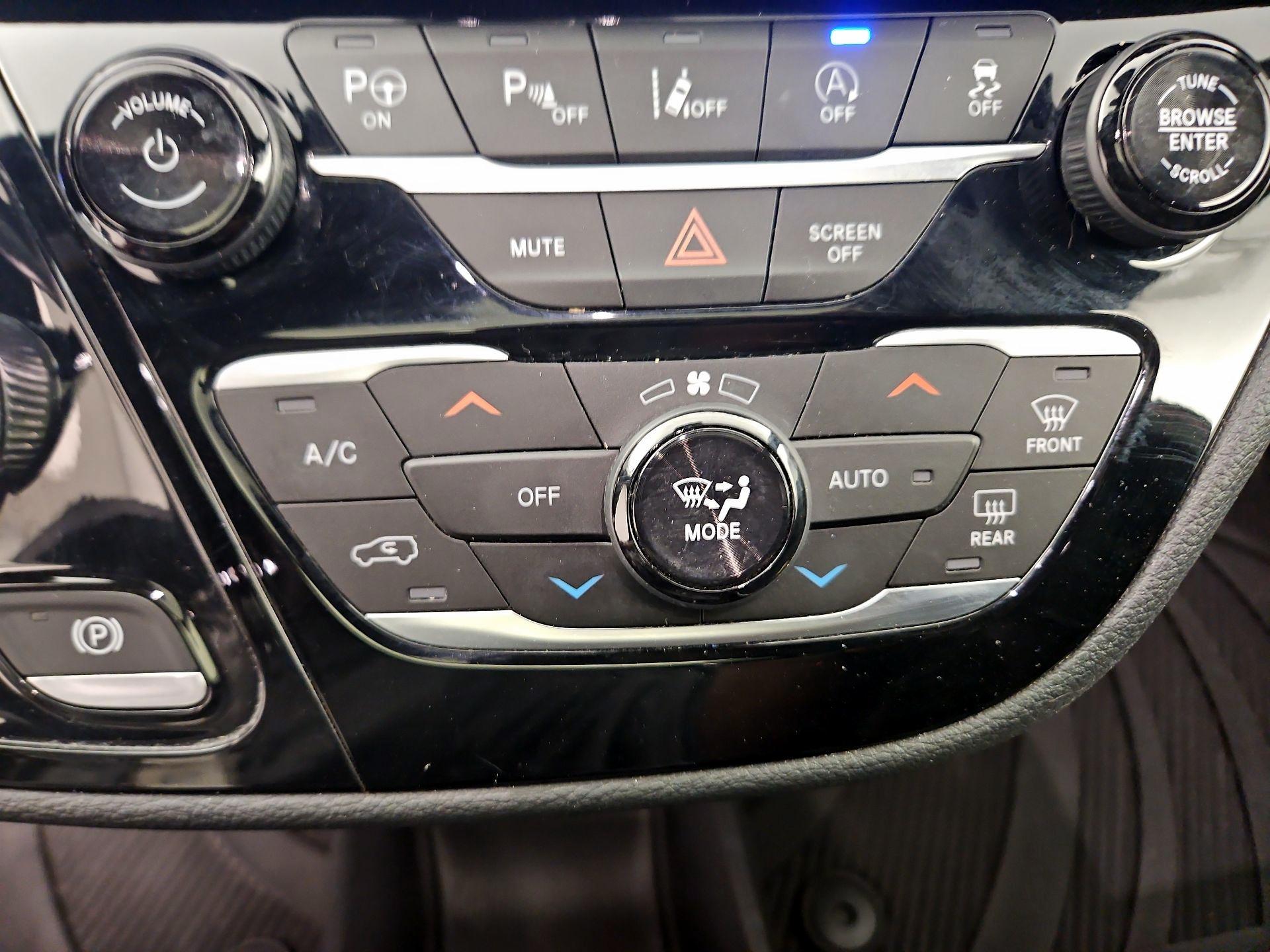 Thumbnail: 2020 Chrysler Pacifica - 16