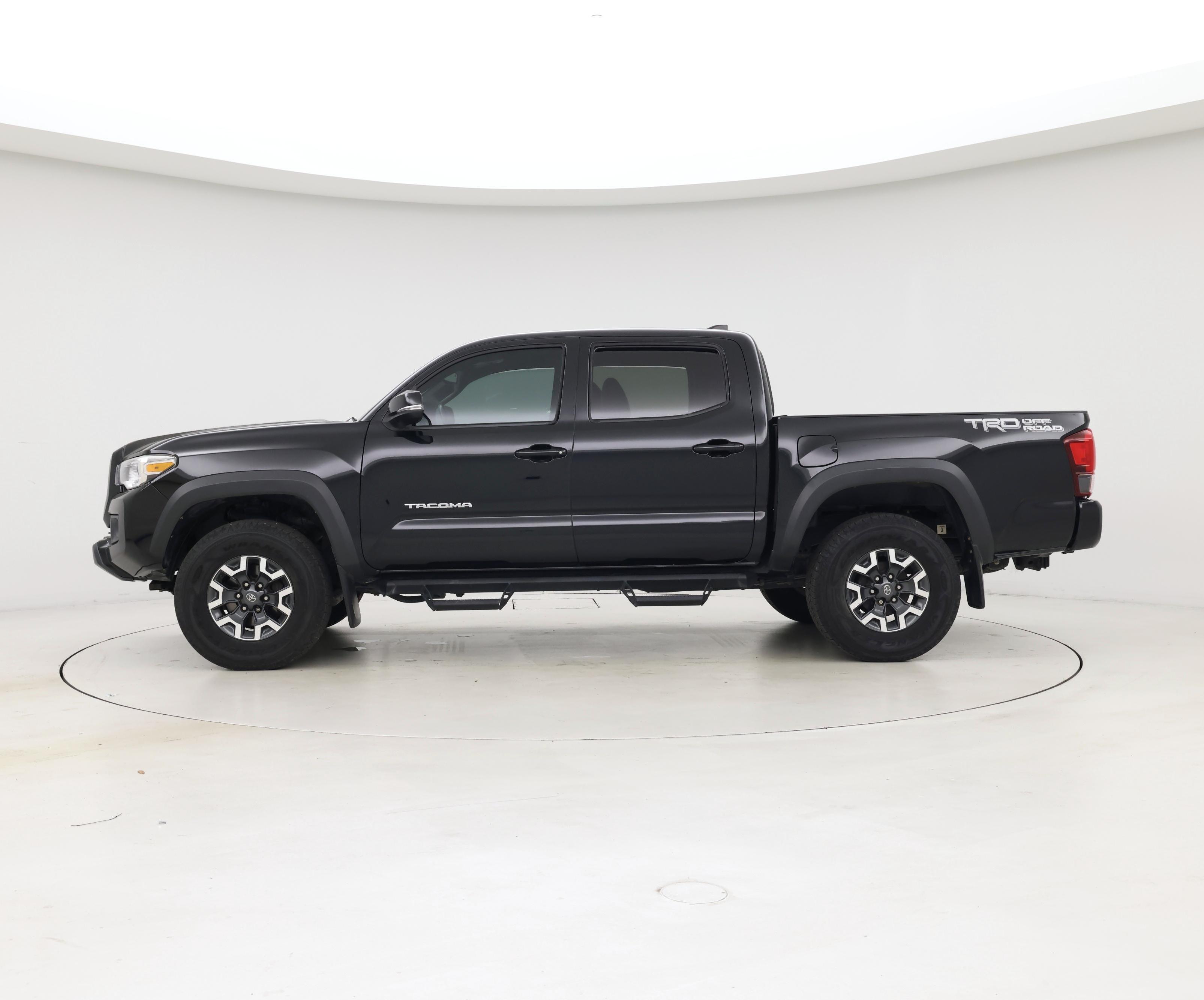 Thumbnail: 2018 Toyota Tacoma - 3
