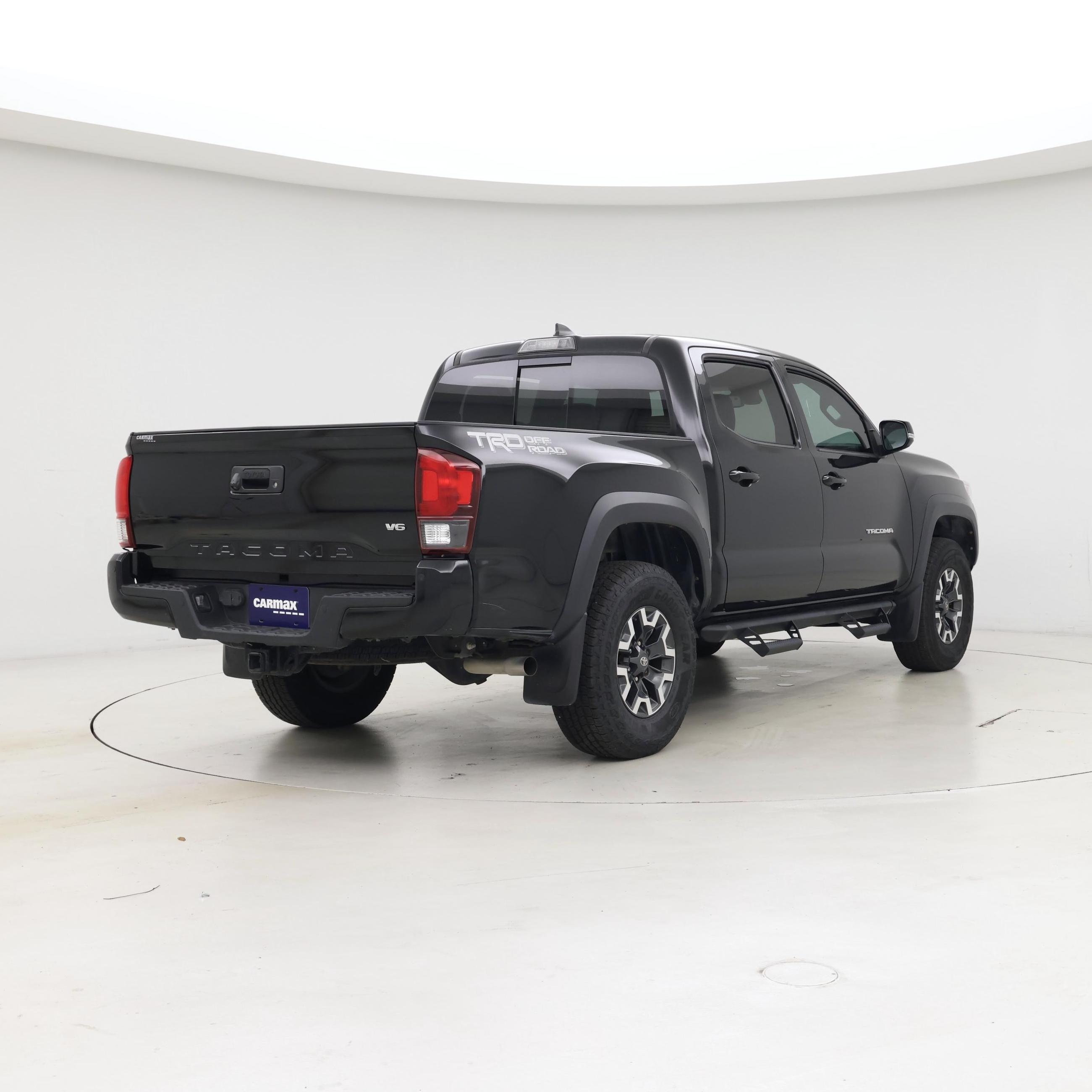 Thumbnail: 2018 Toyota Tacoma - 8