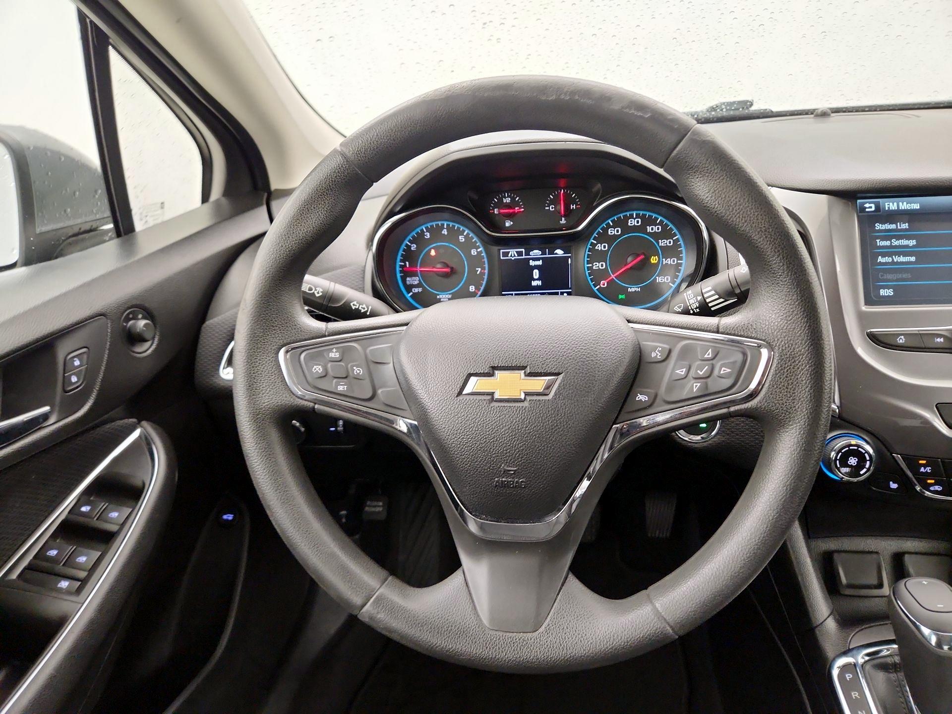 Thumbnail: 2018 Chevrolet Cruze - 10
