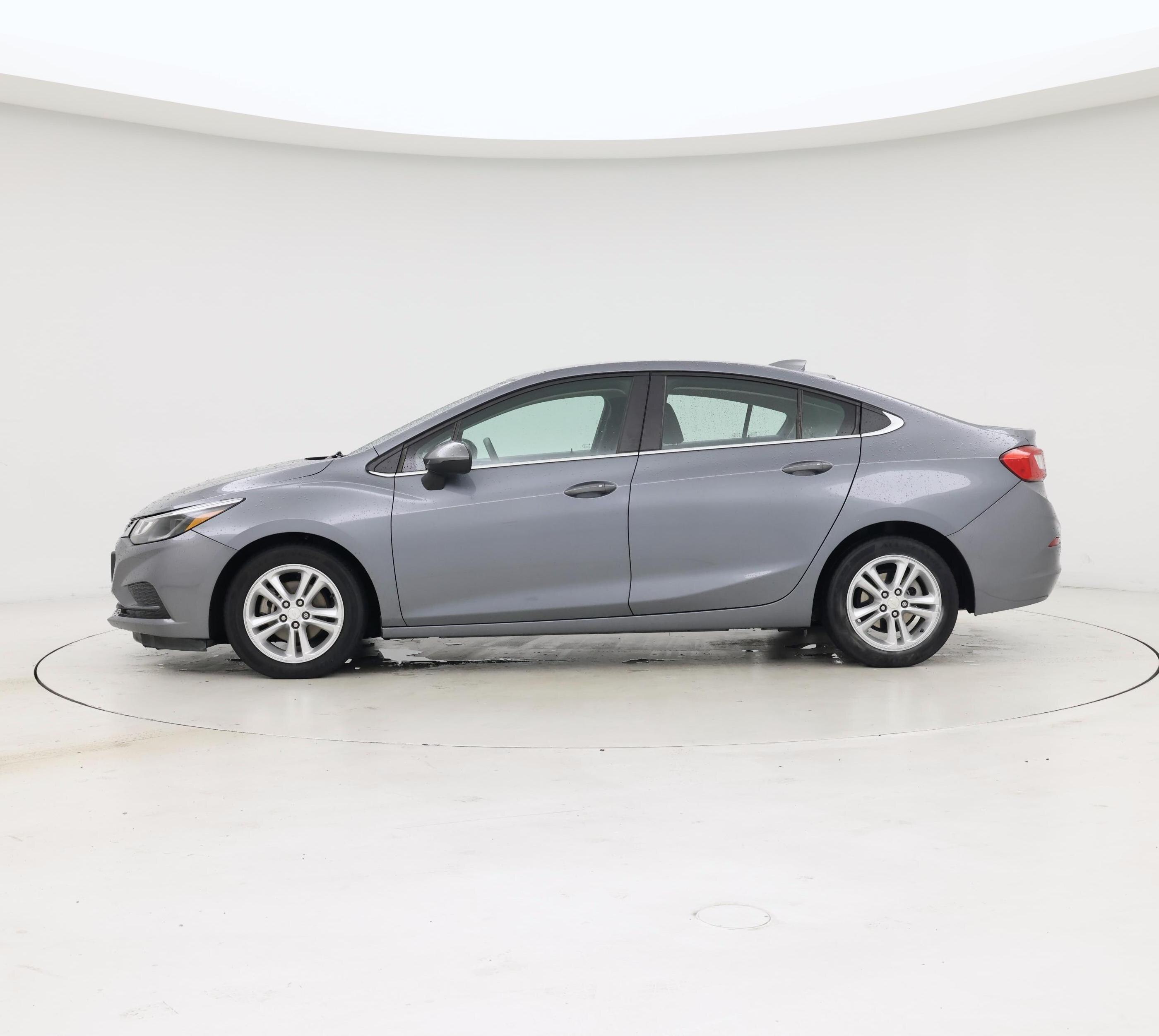 Thumbnail: 2018 Chevrolet Cruze - 3