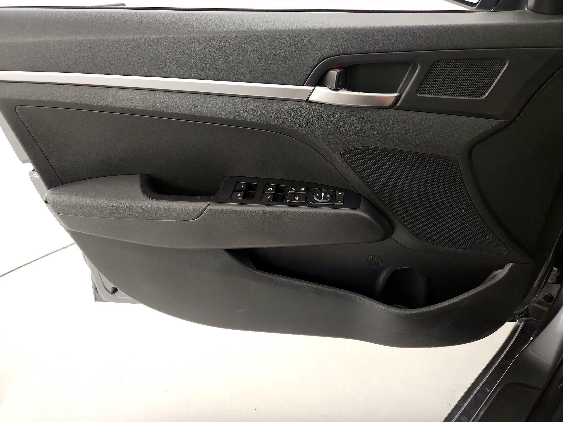 Thumbnail: 2019 Hyundai Elantra - 12