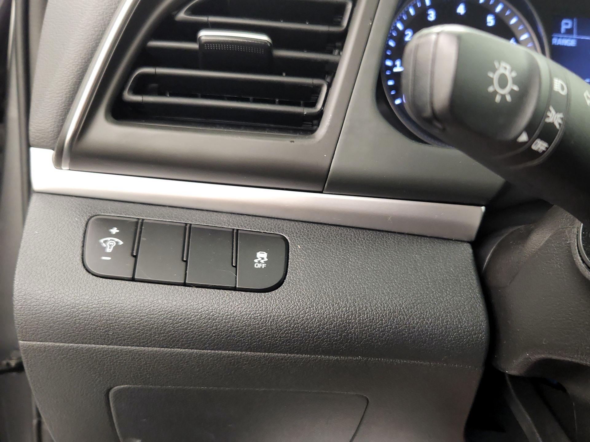 Thumbnail: 2019 Hyundai Elantra - 13
