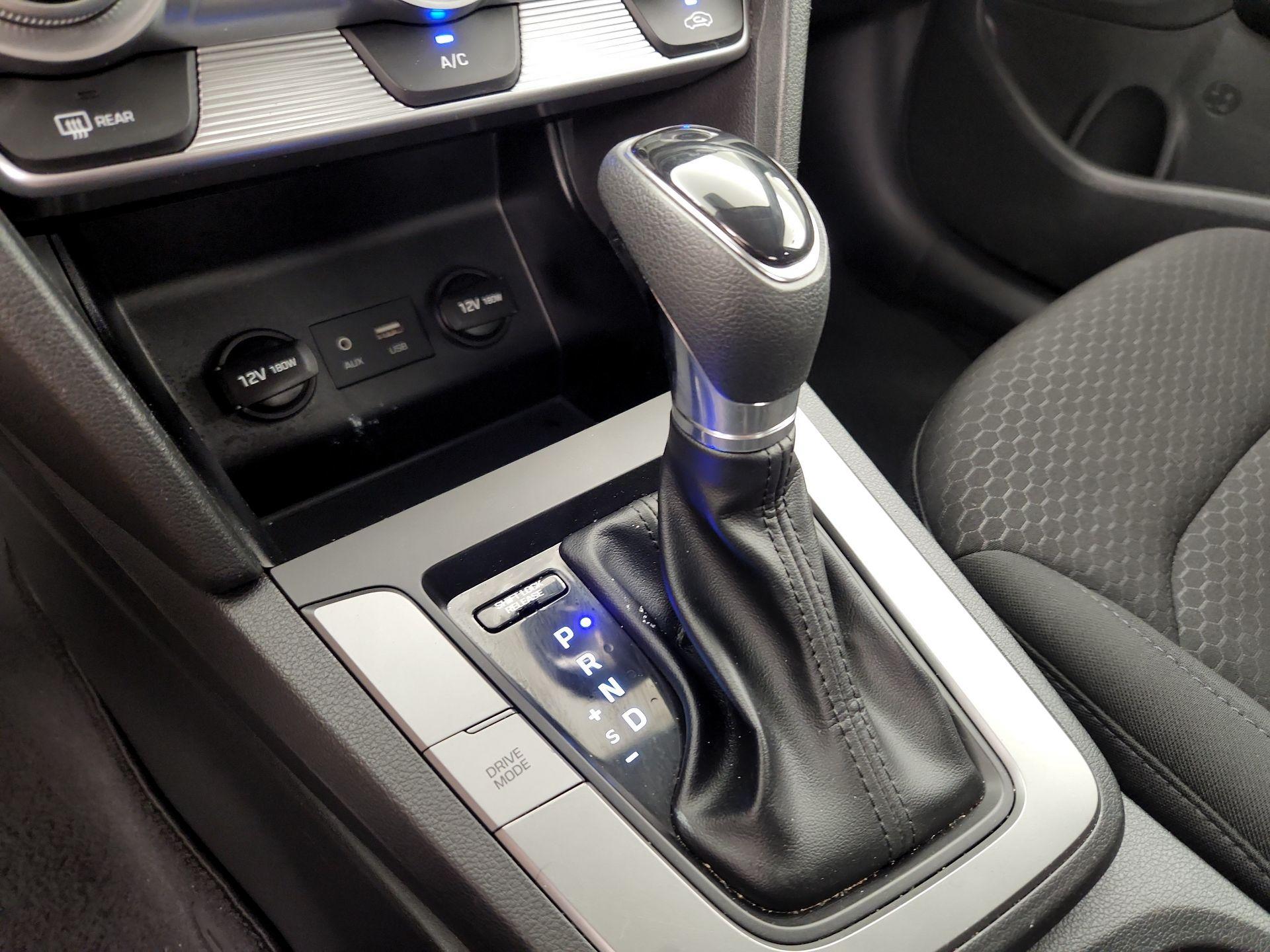Thumbnail: 2019 Hyundai Elantra - 17