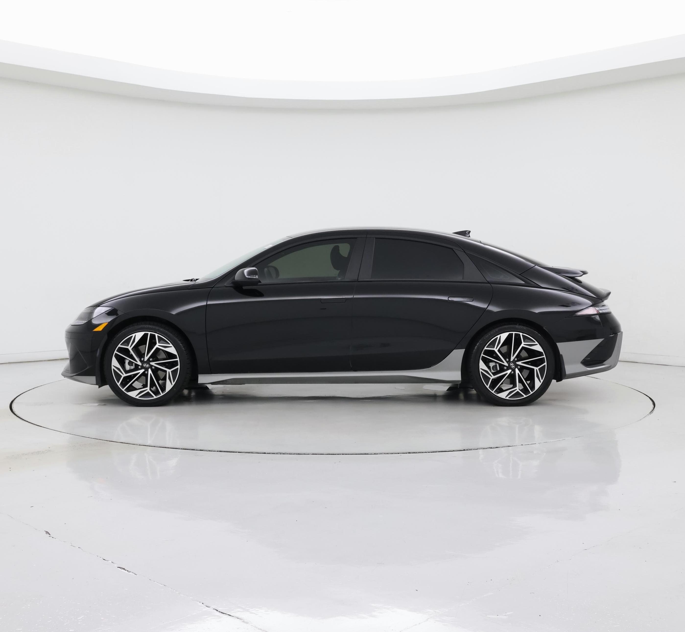 Thumbnail: 2023 Hyundai Ioniq 6 - 3