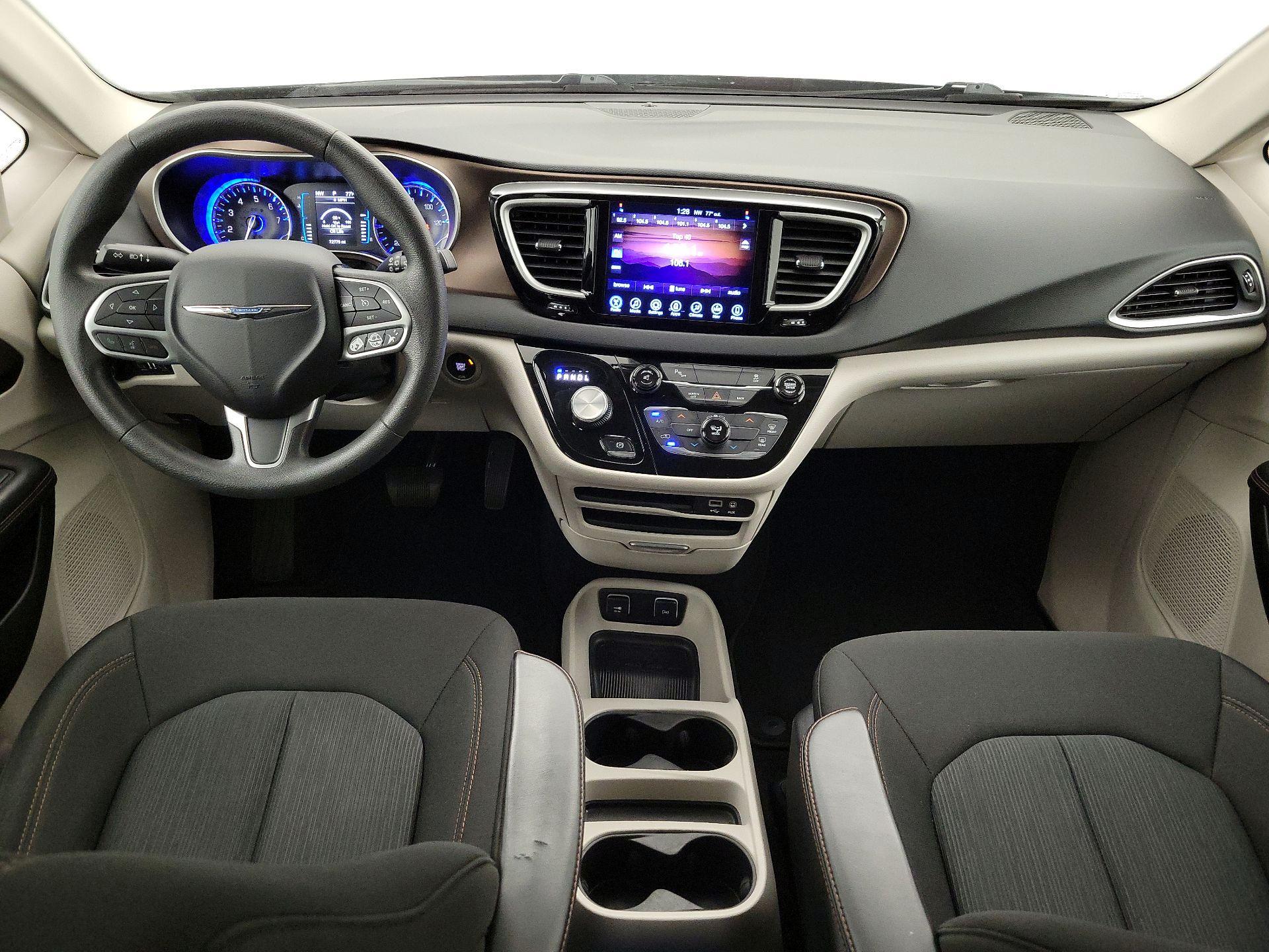 Thumbnail: 2017 Chrysler Pacifica - 9