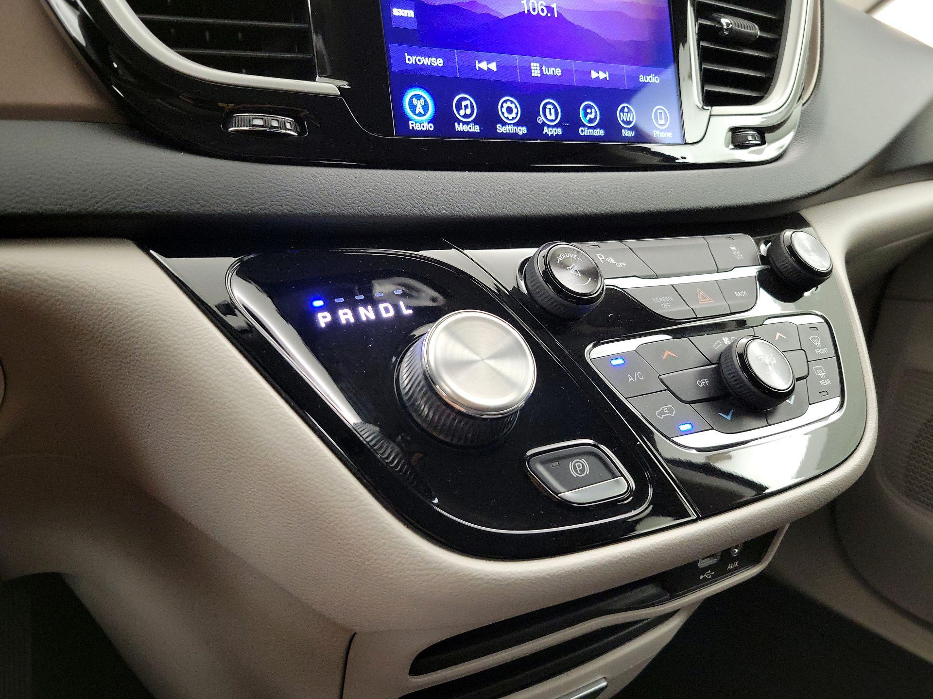 Thumbnail: 2017 Chrysler Pacifica - 17