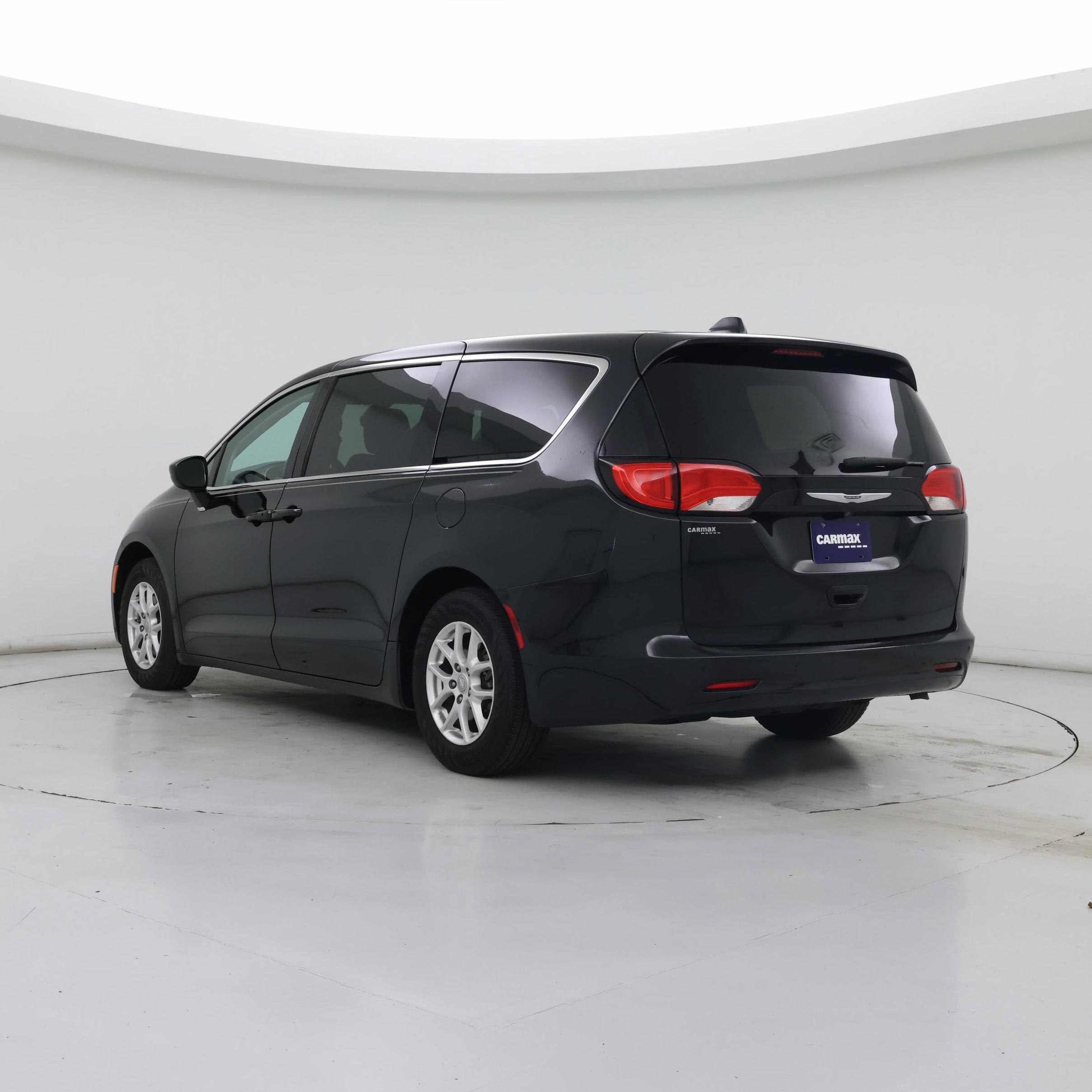 Thumbnail: 2017 Chrysler Pacifica - 2