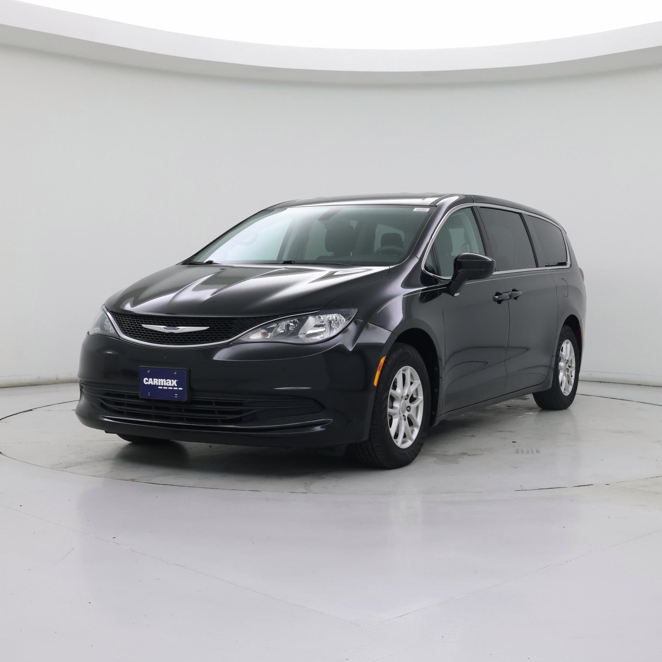 Thumbnail: 2017 Chrysler Pacifica - 4