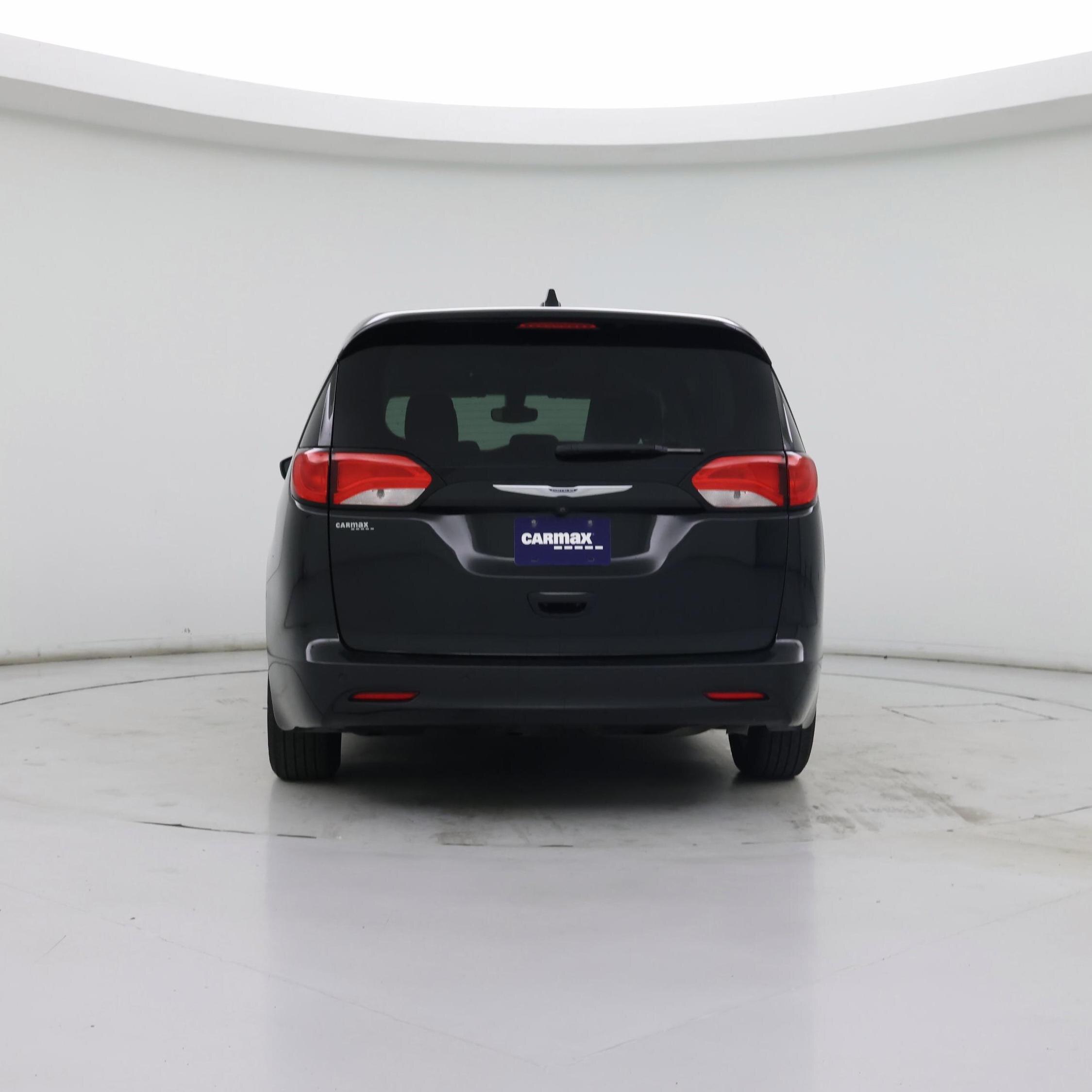 Thumbnail: 2017 Chrysler Pacifica - 6