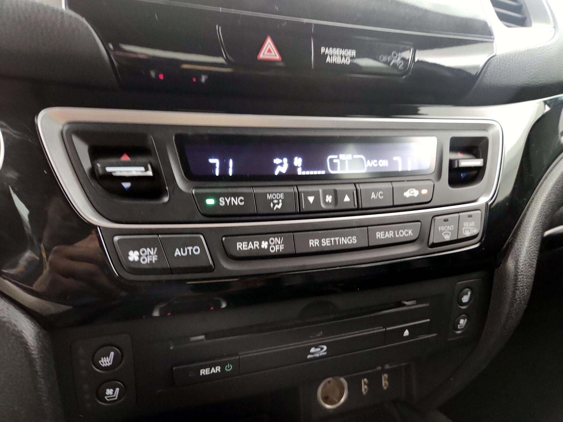Thumbnail: 2016 Honda Pilot - 17