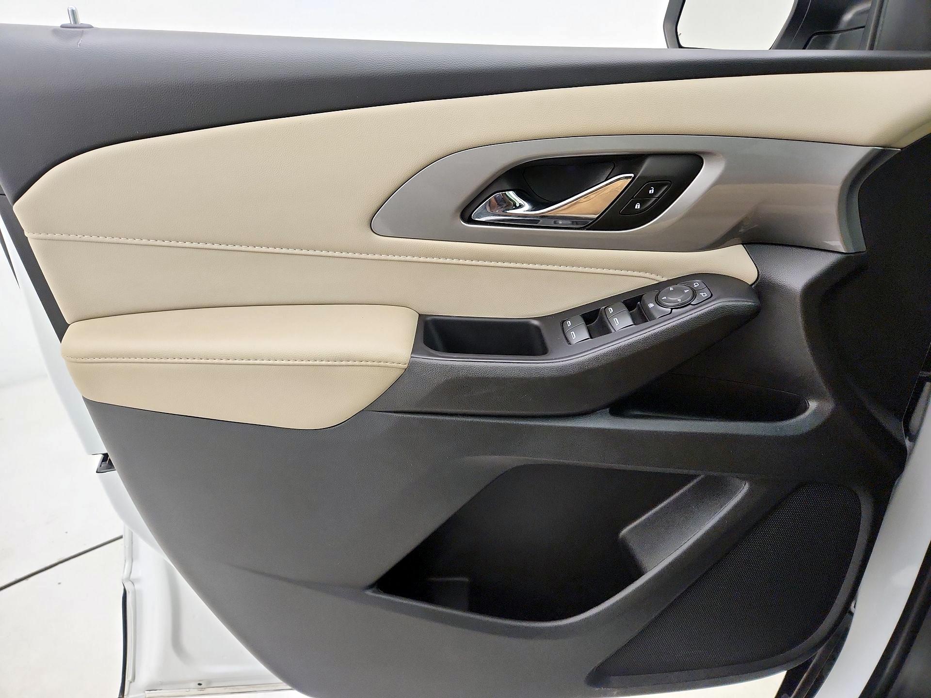 Thumbnail: 2022 Chevrolet Traverse - 12