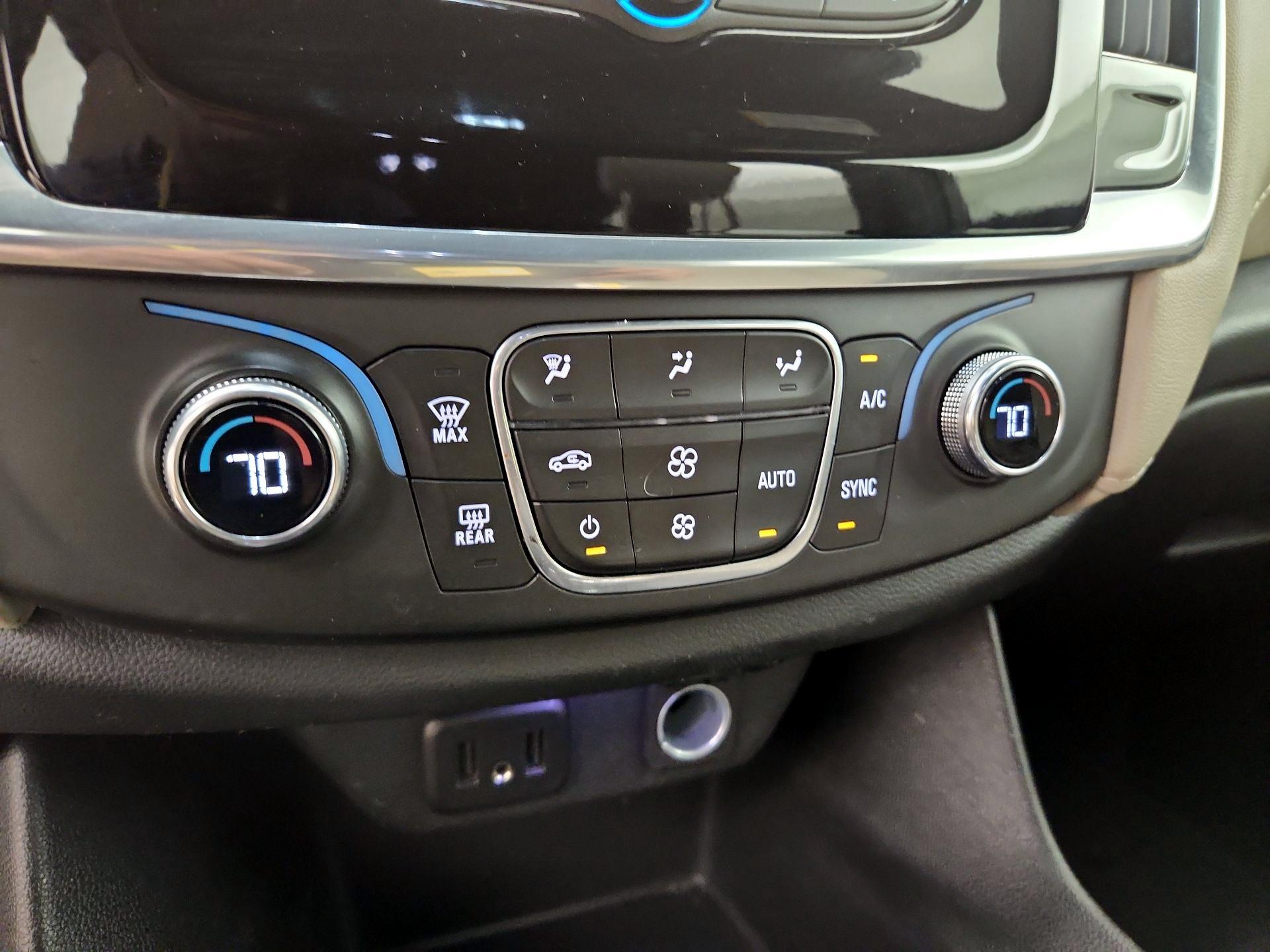 Thumbnail: 2022 Chevrolet Traverse - 16