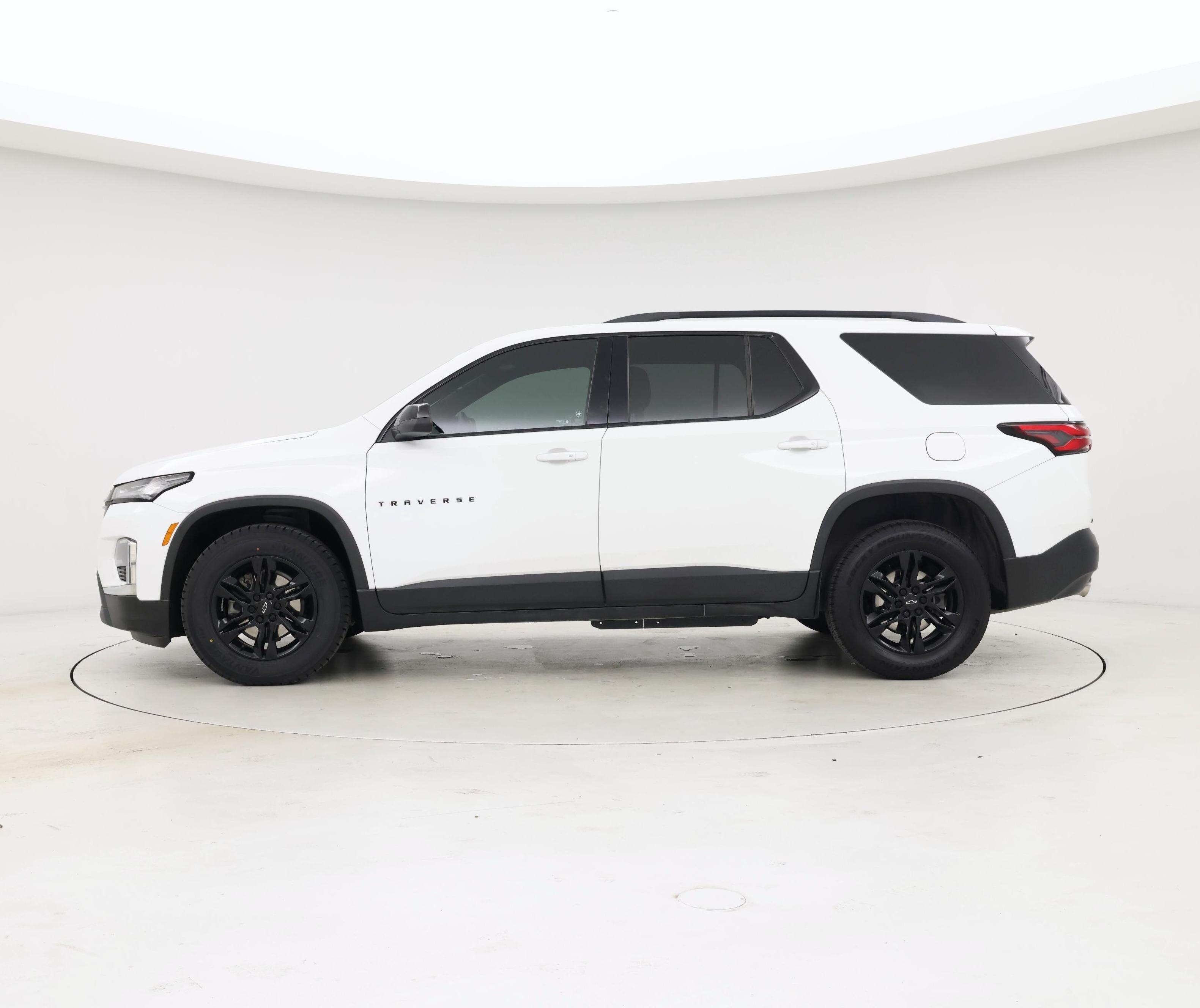 Thumbnail: 2022 Chevrolet Traverse - 3