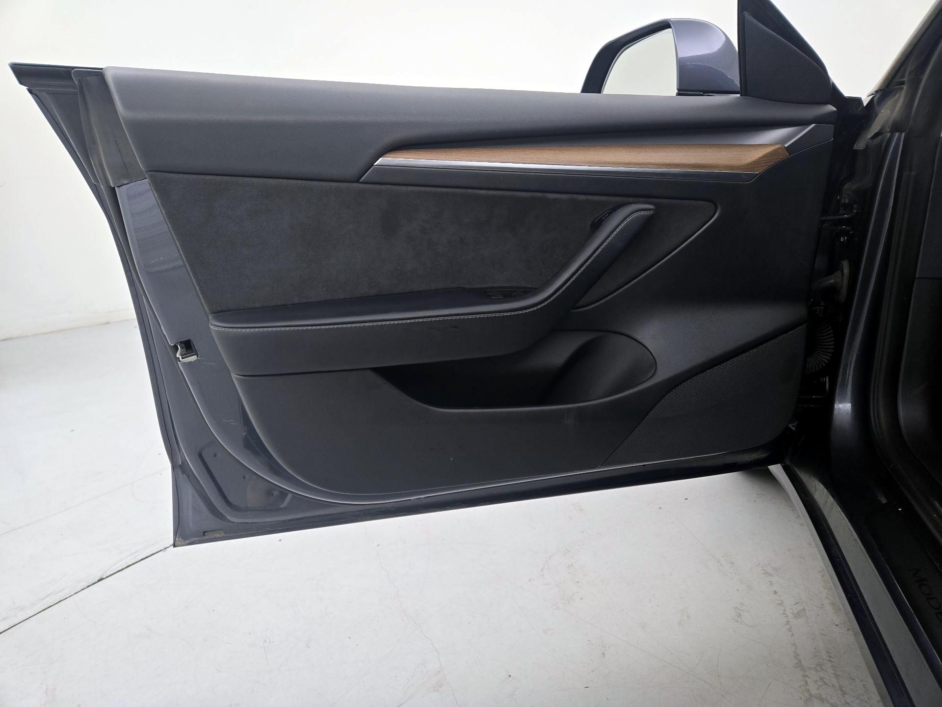 Thumbnail: 2023 Tesla Model 3 - 12