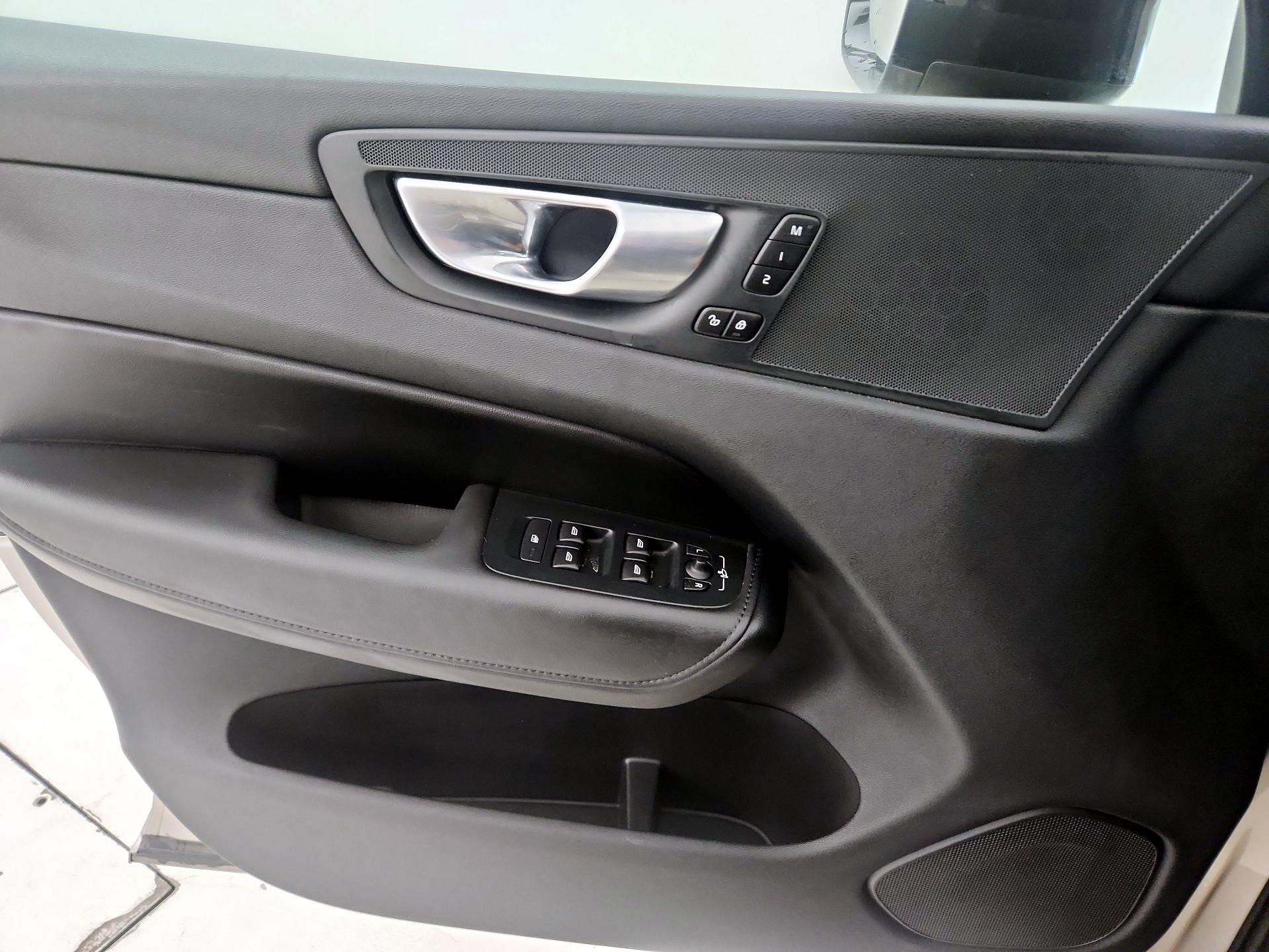 Thumbnail: 2025 Volvo XC60 - 12