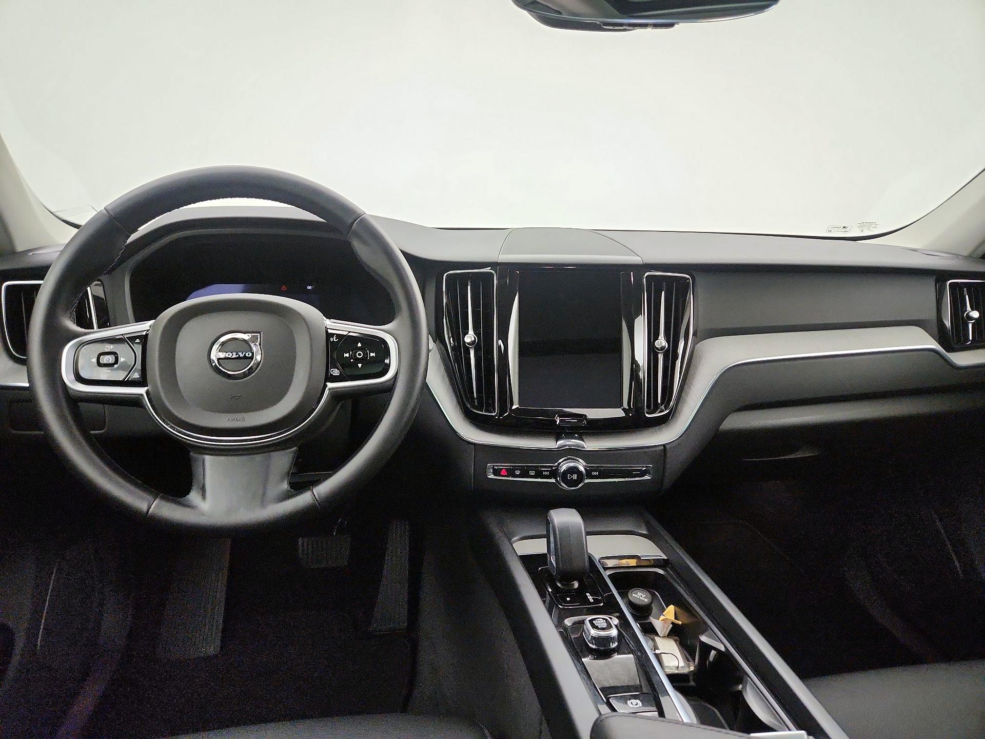 Thumbnail: 2025 Volvo XC60 - 9