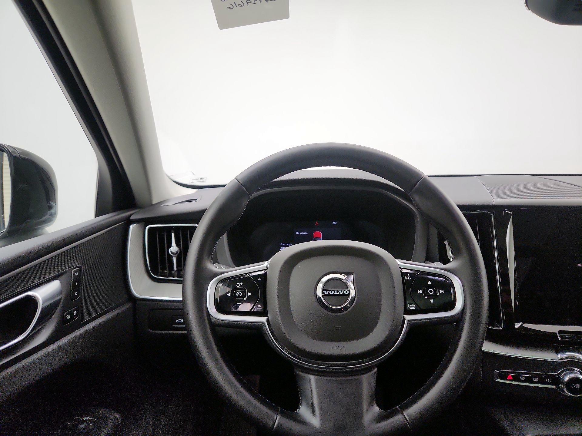 Thumbnail: 2025 Volvo XC60 - 10