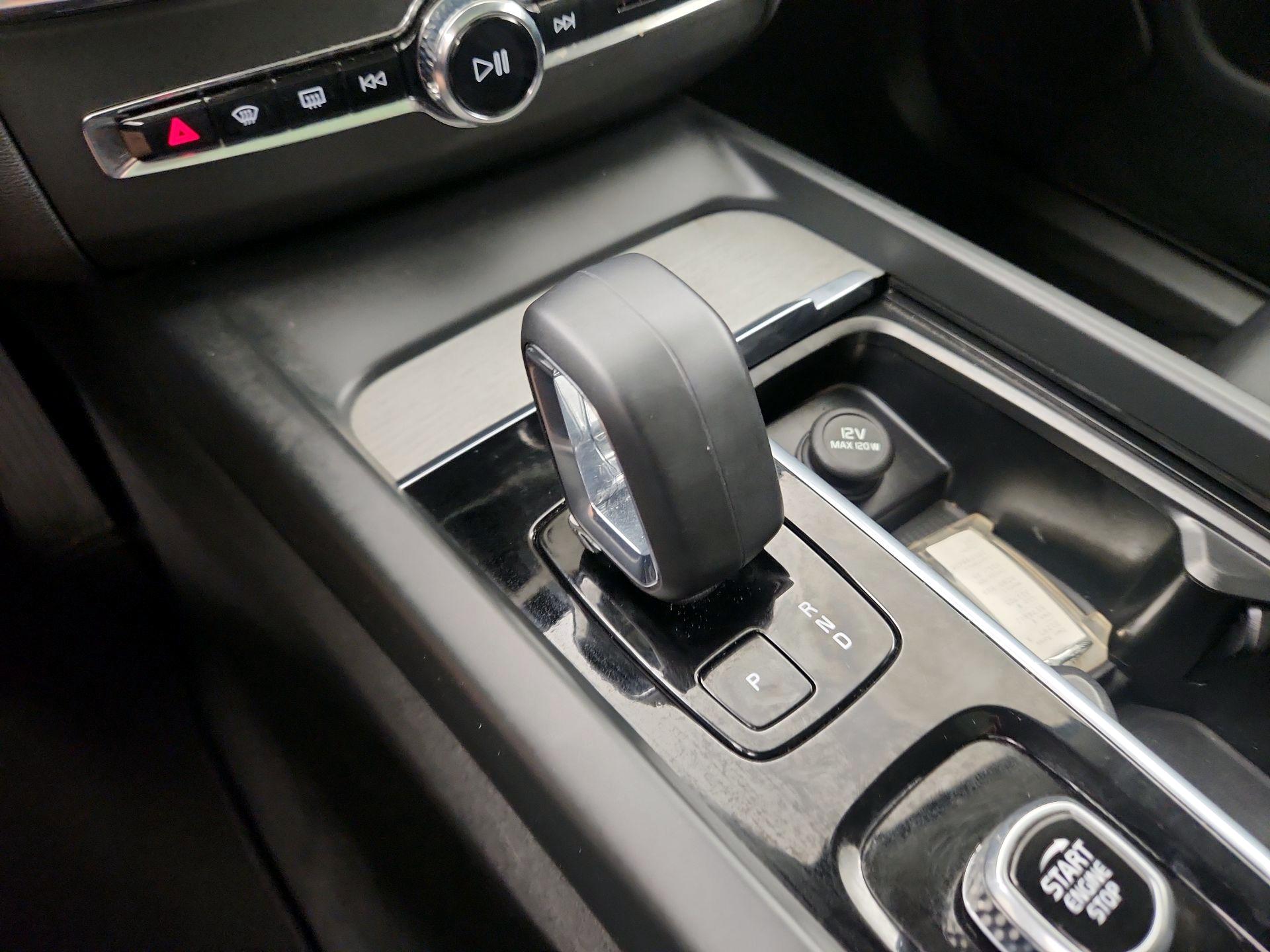 Thumbnail: 2025 Volvo XC60 - 18