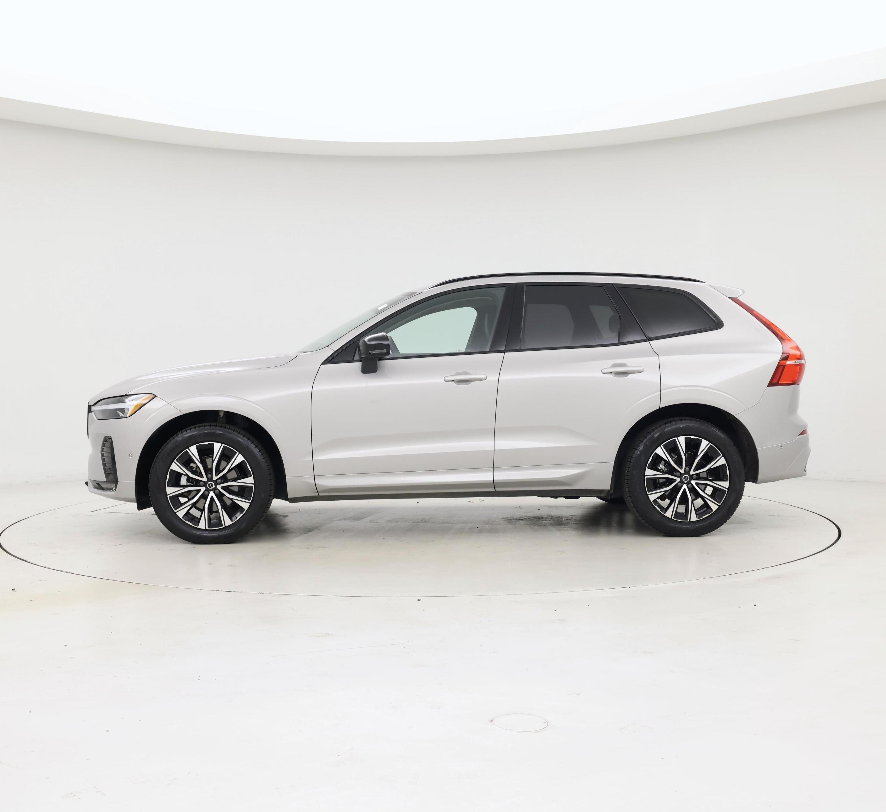 Thumbnail: 2025 Volvo XC60 - 3