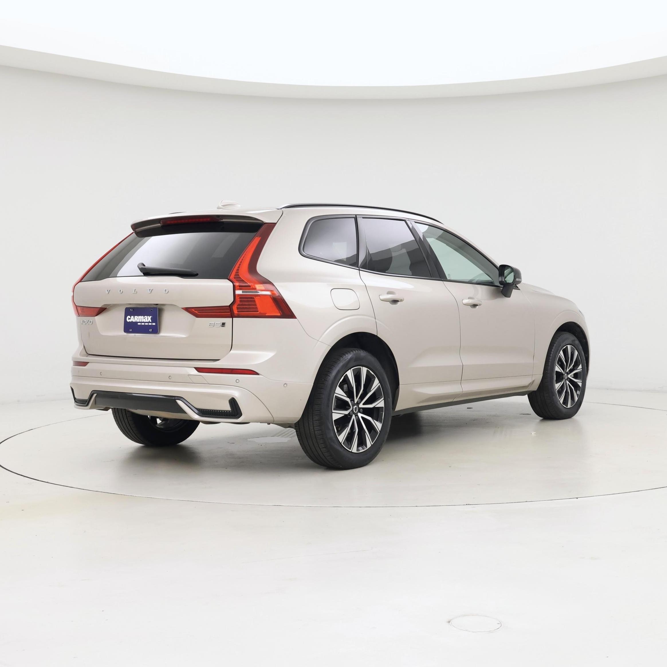 Thumbnail: 2025 Volvo XC60 - 8