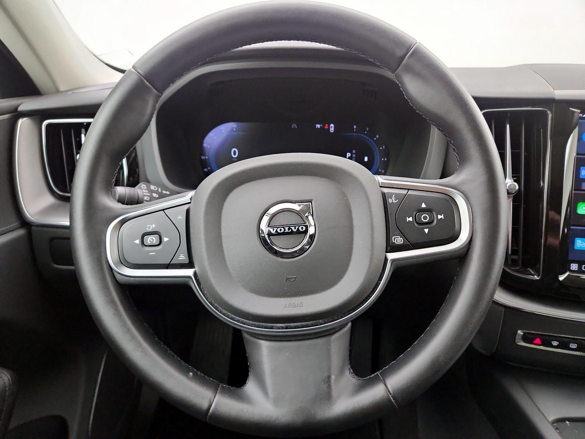 Thumbnail: 2025 Volvo XC60 - 10