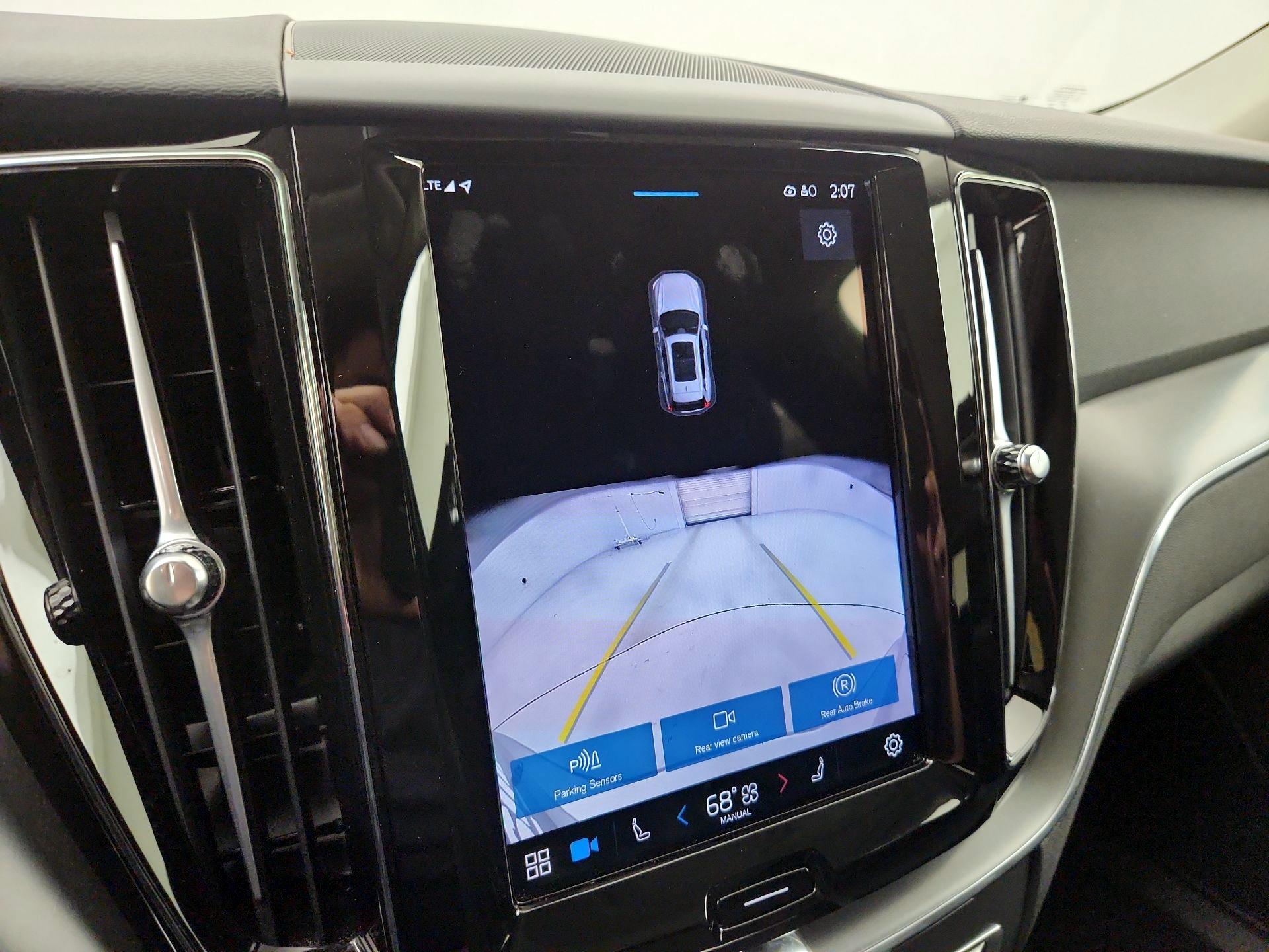 Thumbnail: 2025 Volvo XC60 - 13