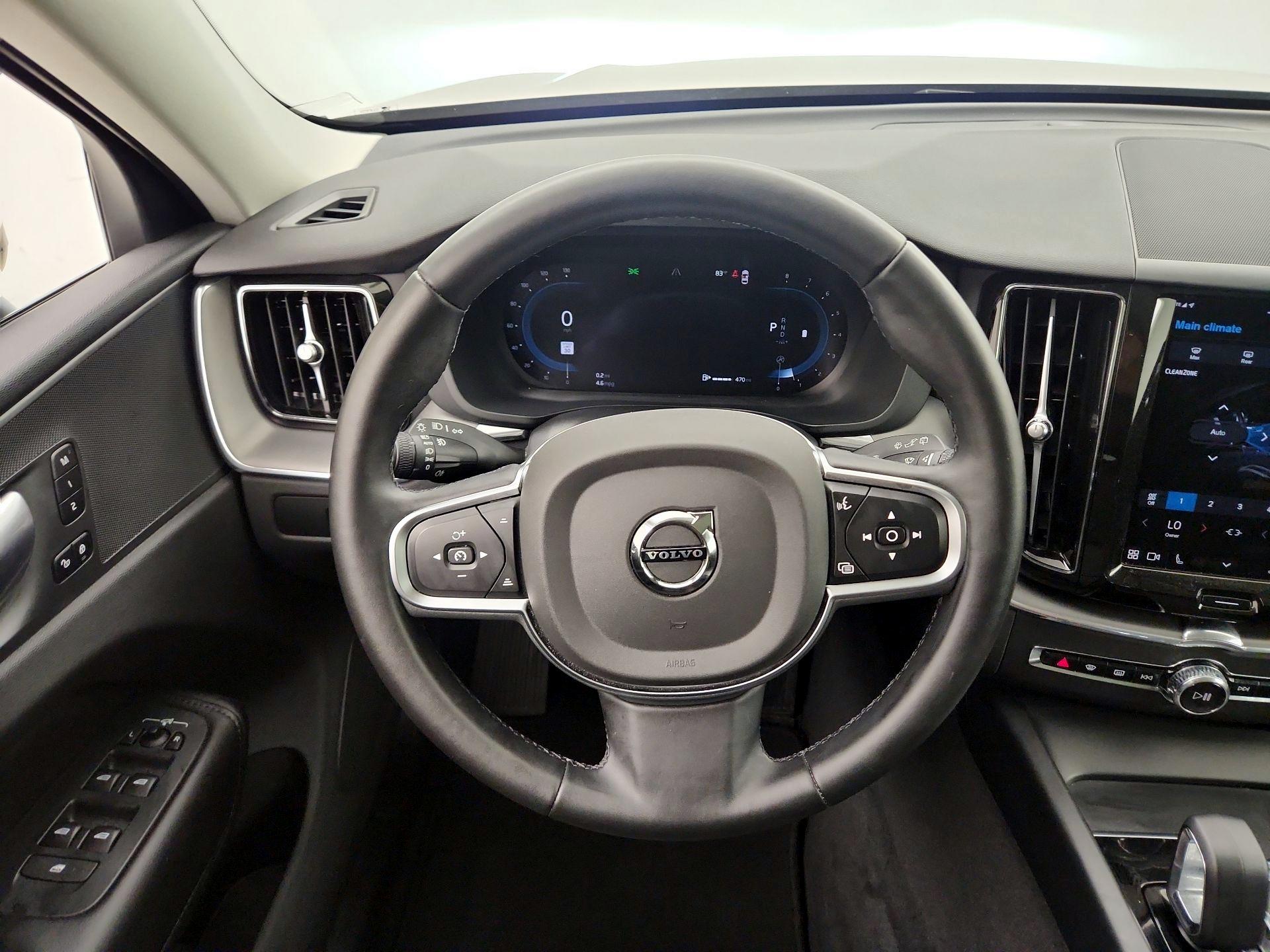 Thumbnail: 2025 Volvo XC60 - 10