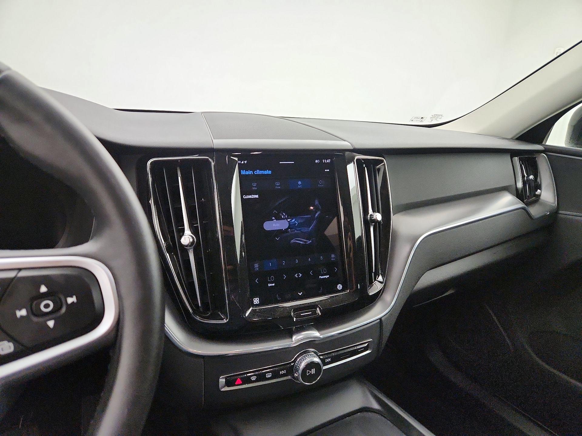 Thumbnail: 2025 Volvo XC60 - 13