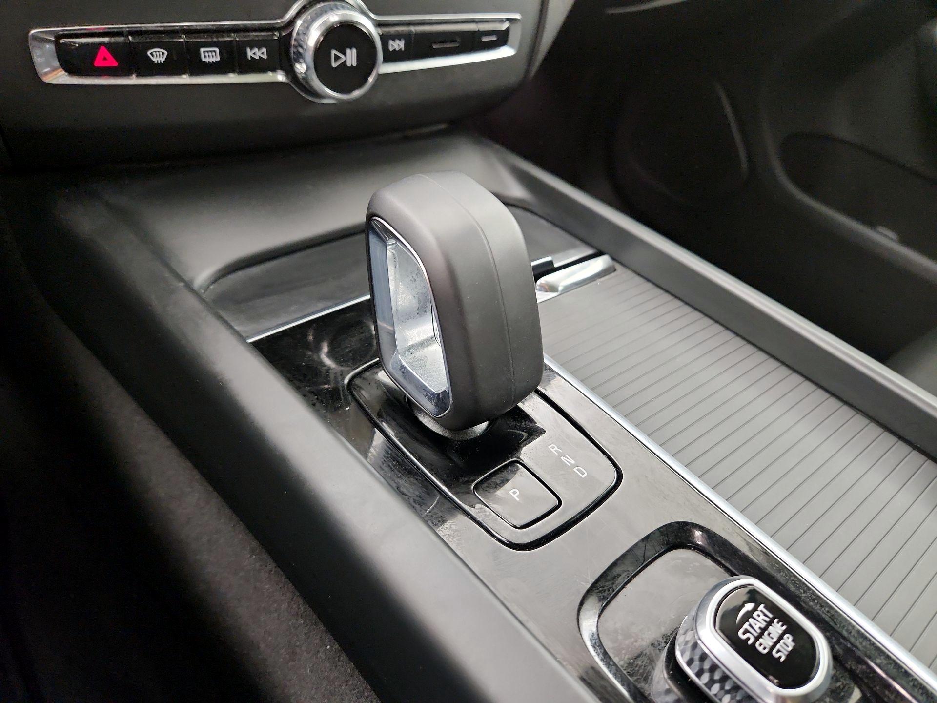 Thumbnail: 2025 Volvo XC60 - 15