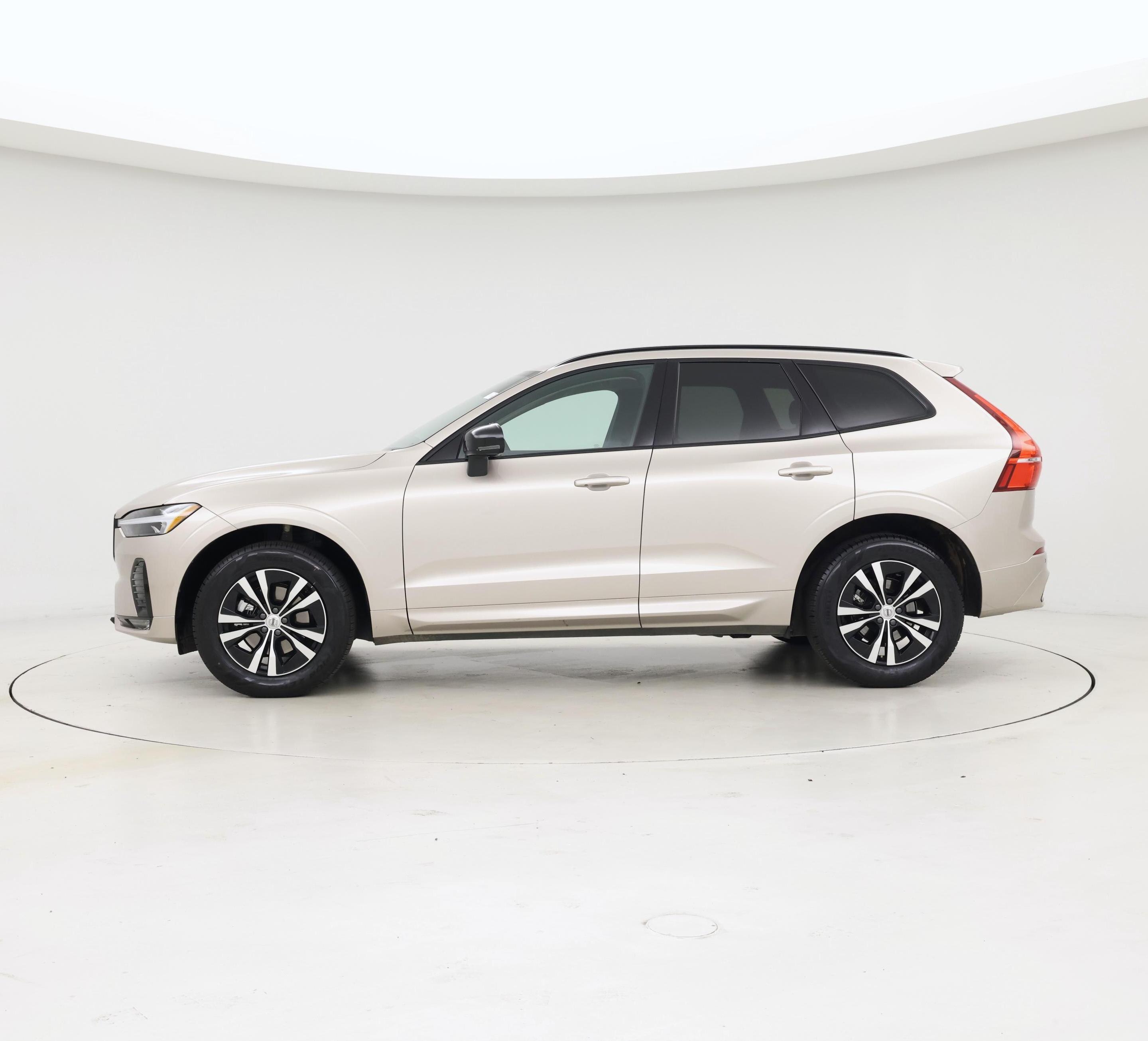 Thumbnail: 2025 Volvo XC60 - 3