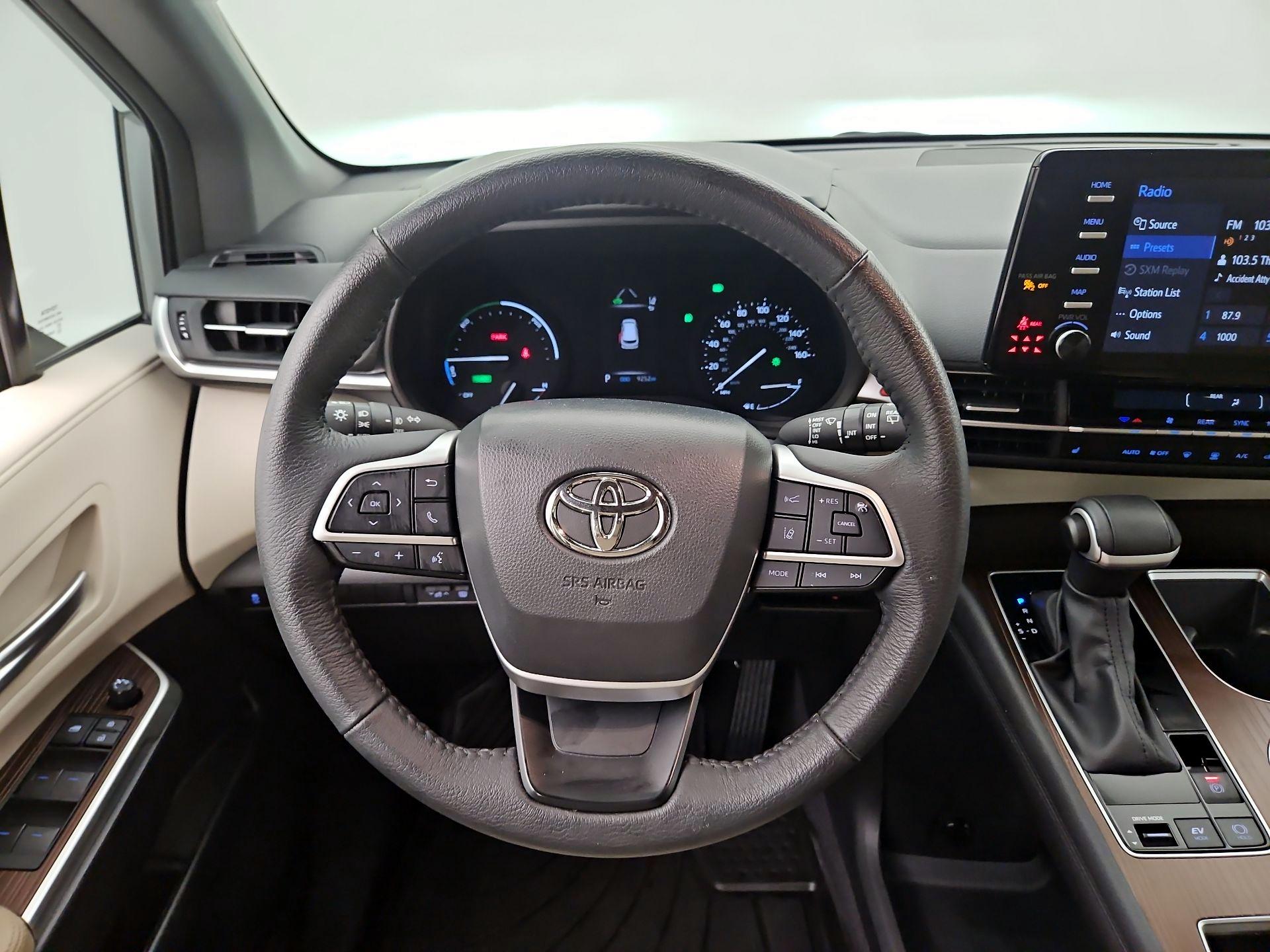 Thumbnail: 2024 Toyota Sienna - 10