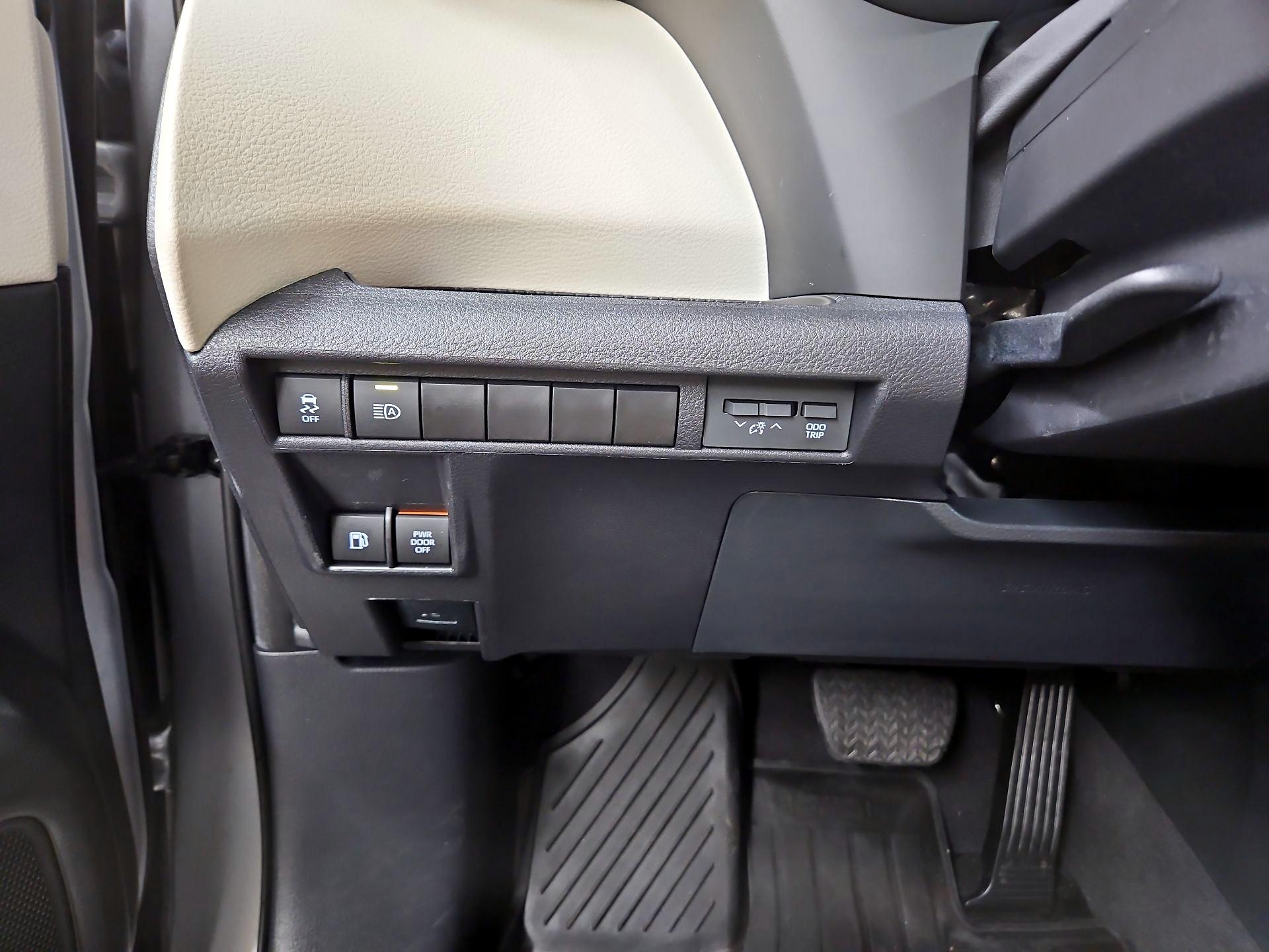 Thumbnail: 2024 Toyota Sienna - 13