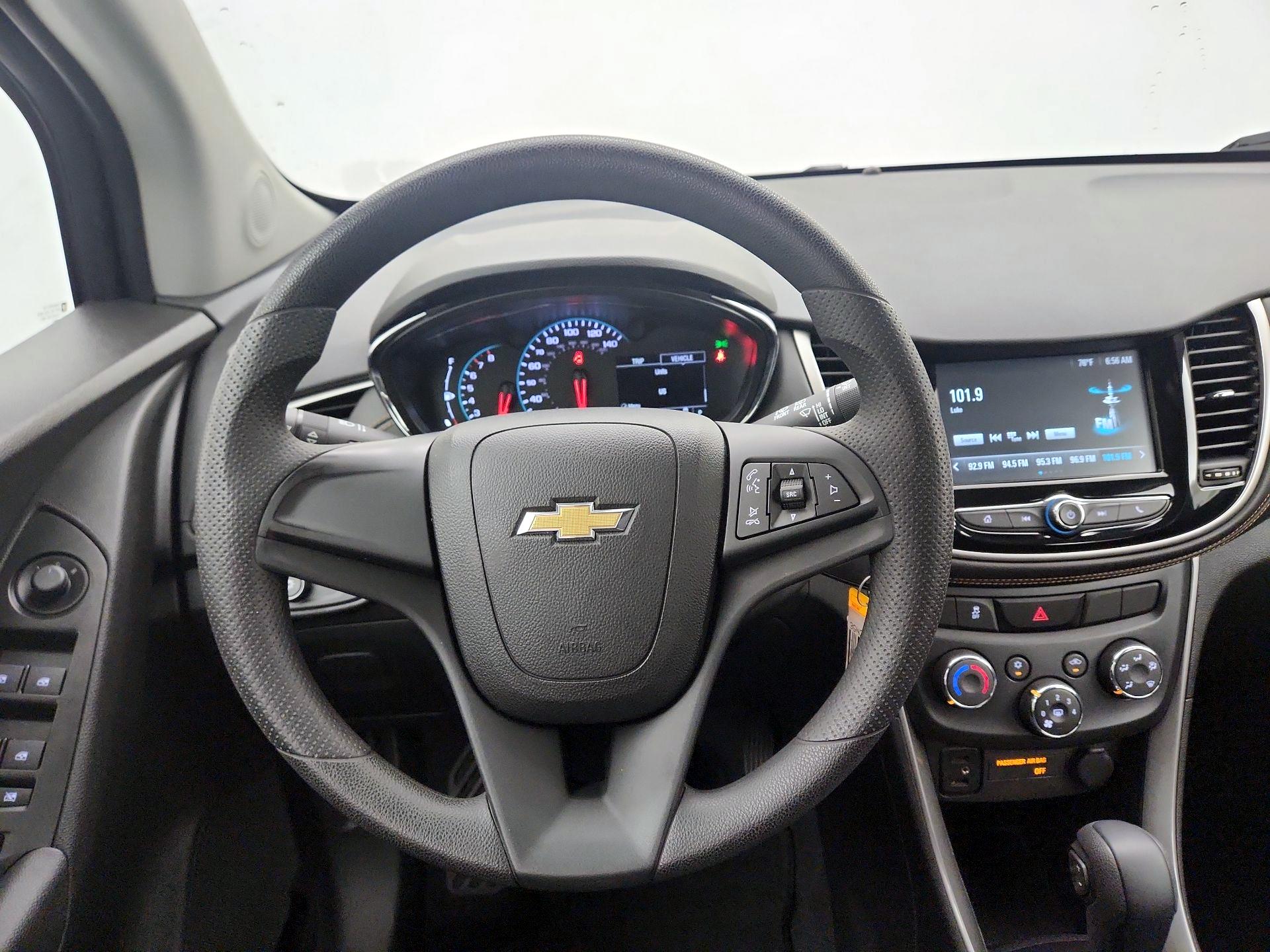 Thumbnail: 2017 Chevrolet Trax - 10