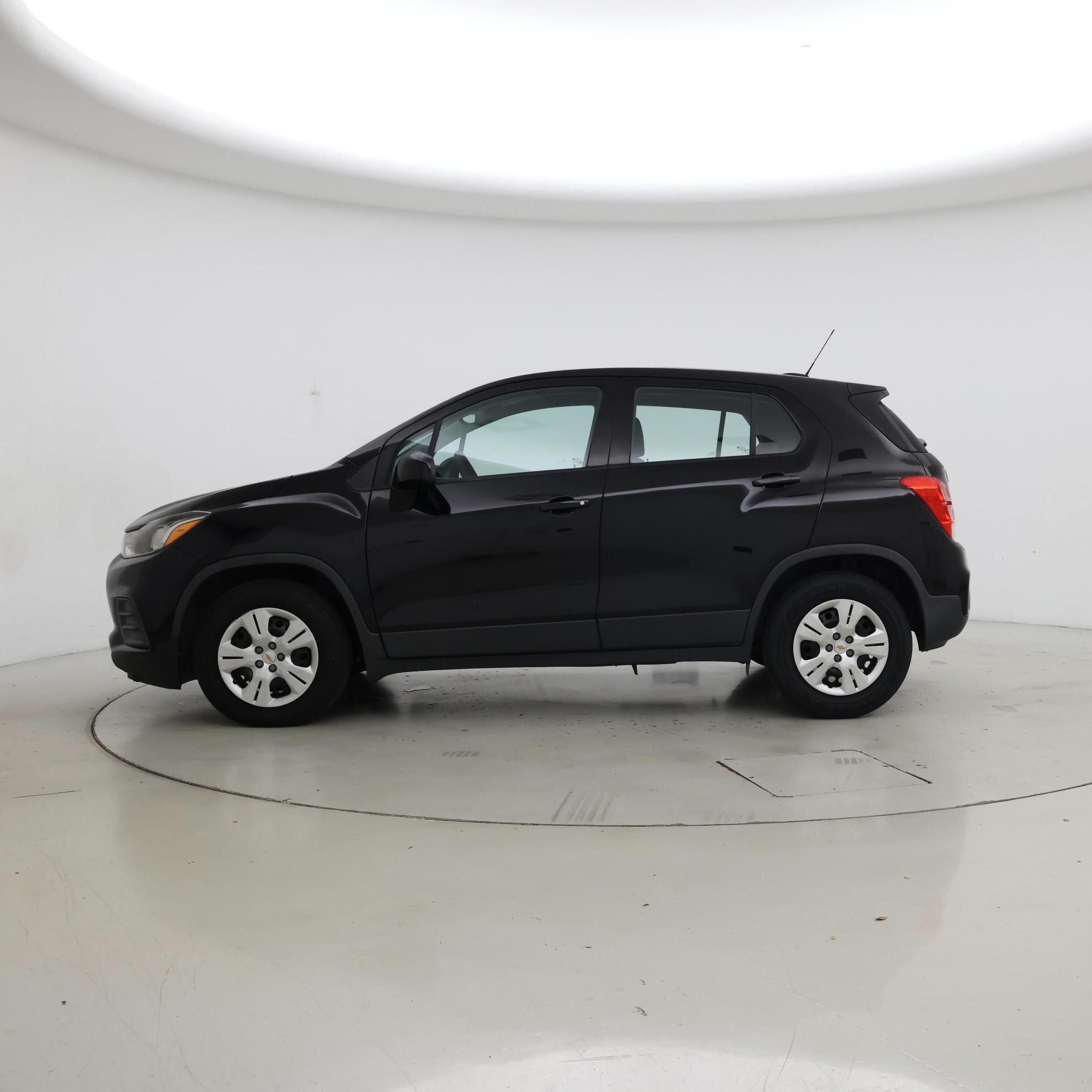 Thumbnail: 2017 Chevrolet Trax - 3