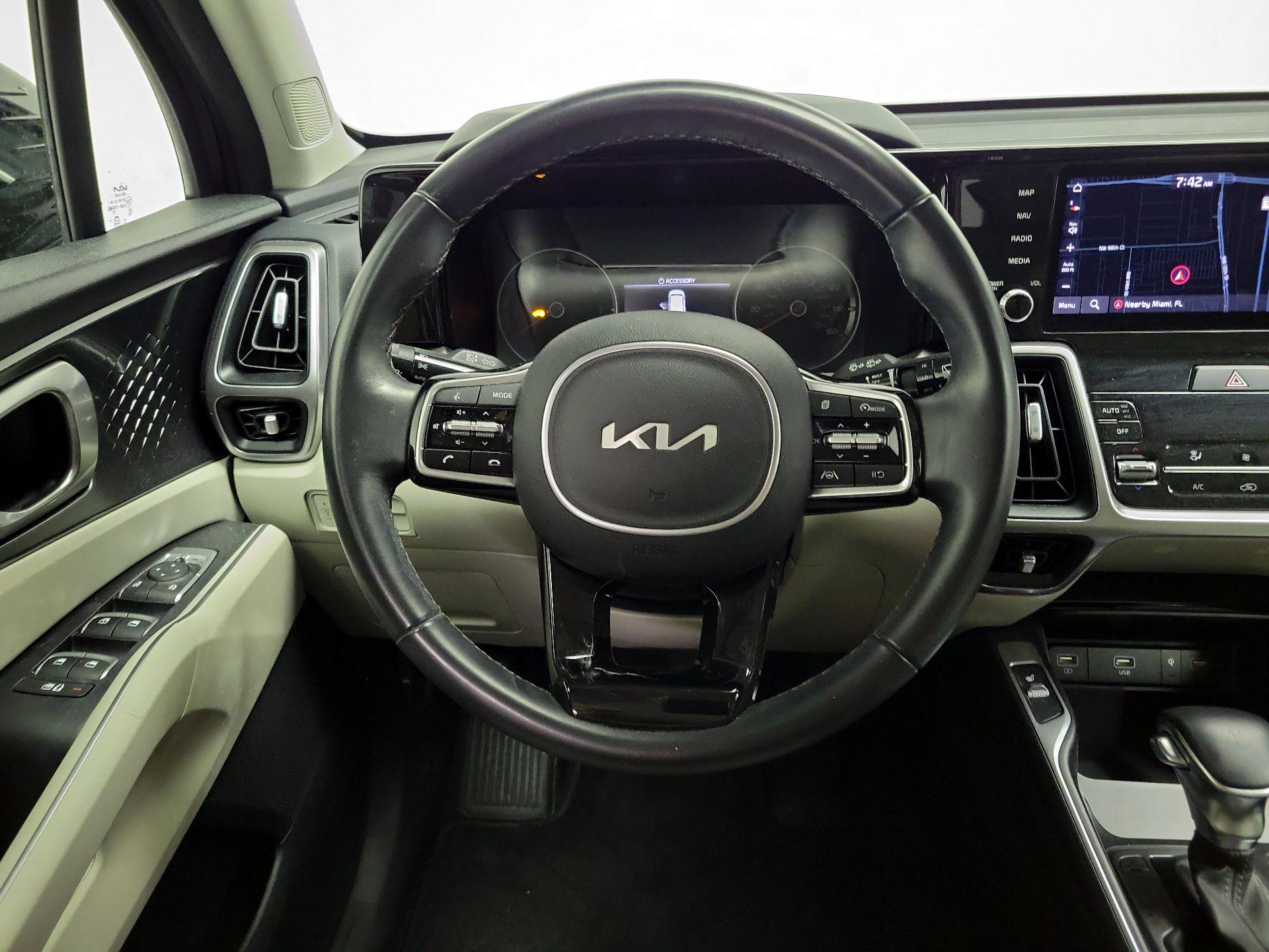 Thumbnail: 2023 Kia Sorento - 10