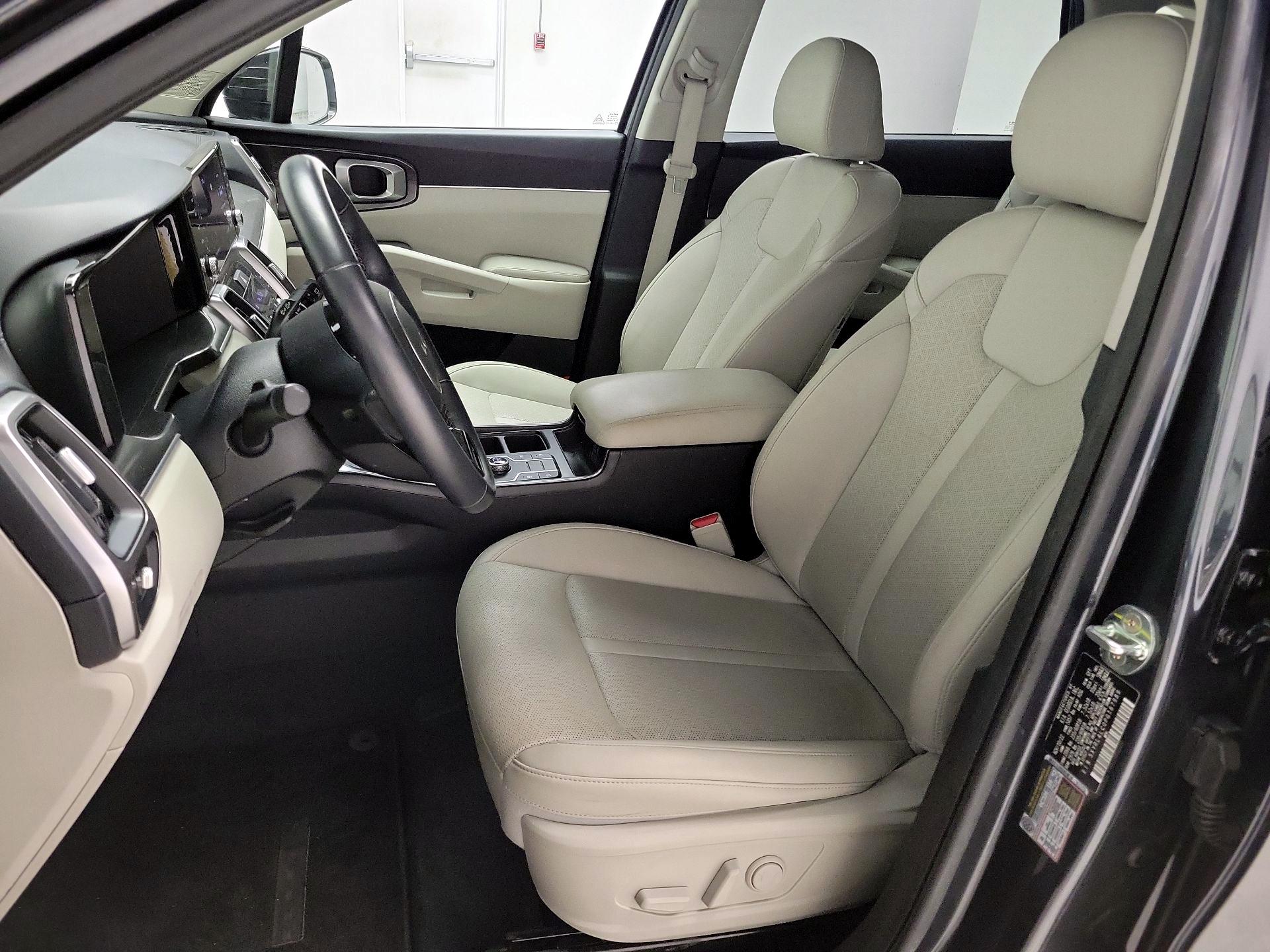 Thumbnail: 2023 Kia Sorento - 11